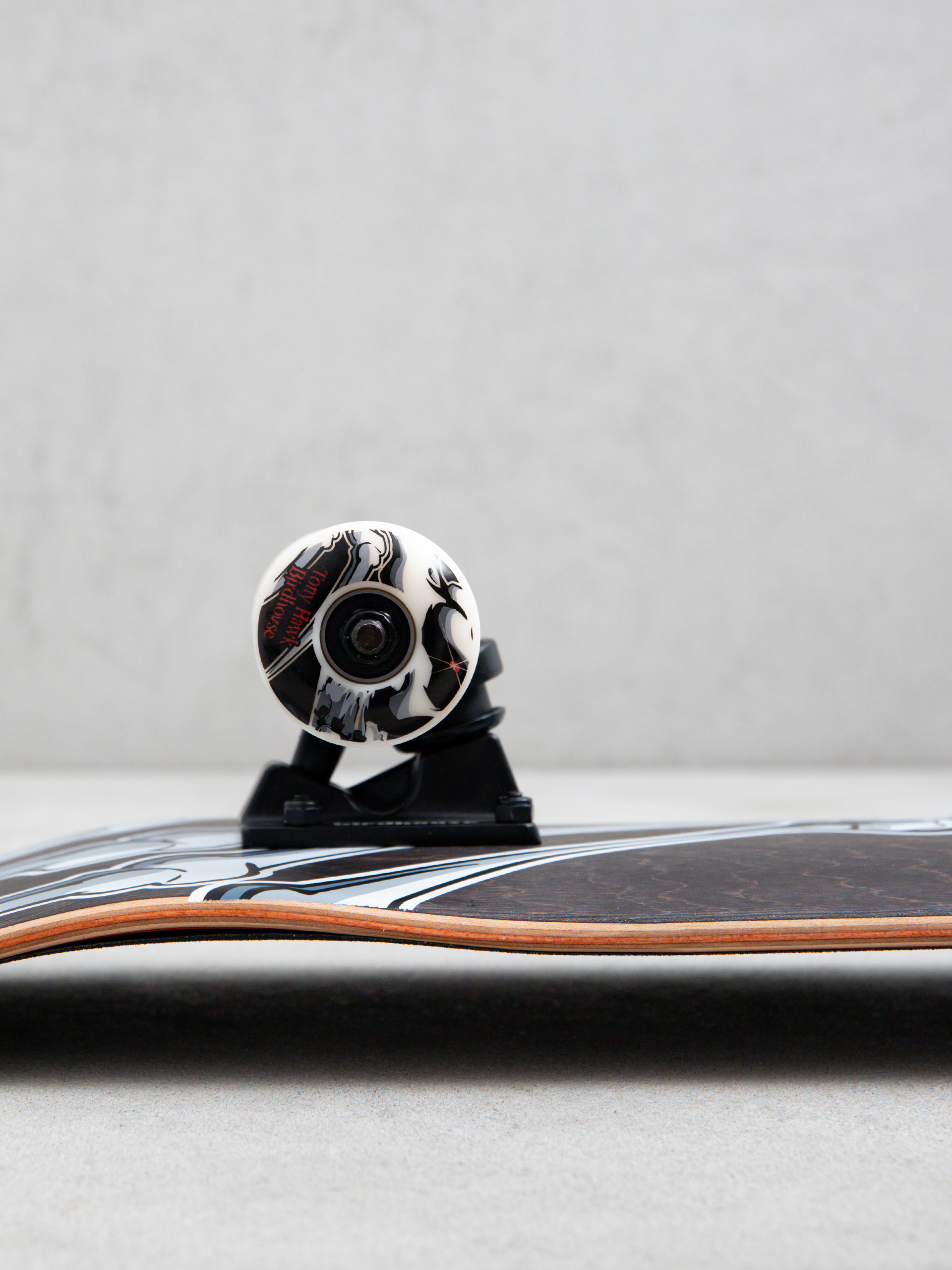 Birdhouse Skateboard Hawk Falcon 1 (black/red)