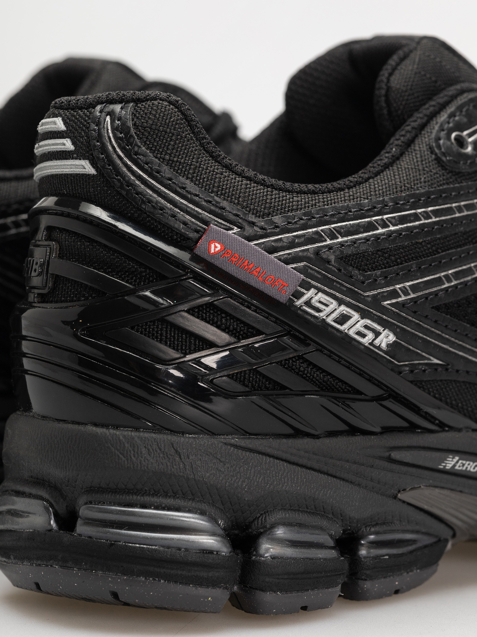 New Balance 1906 Shoes (black)