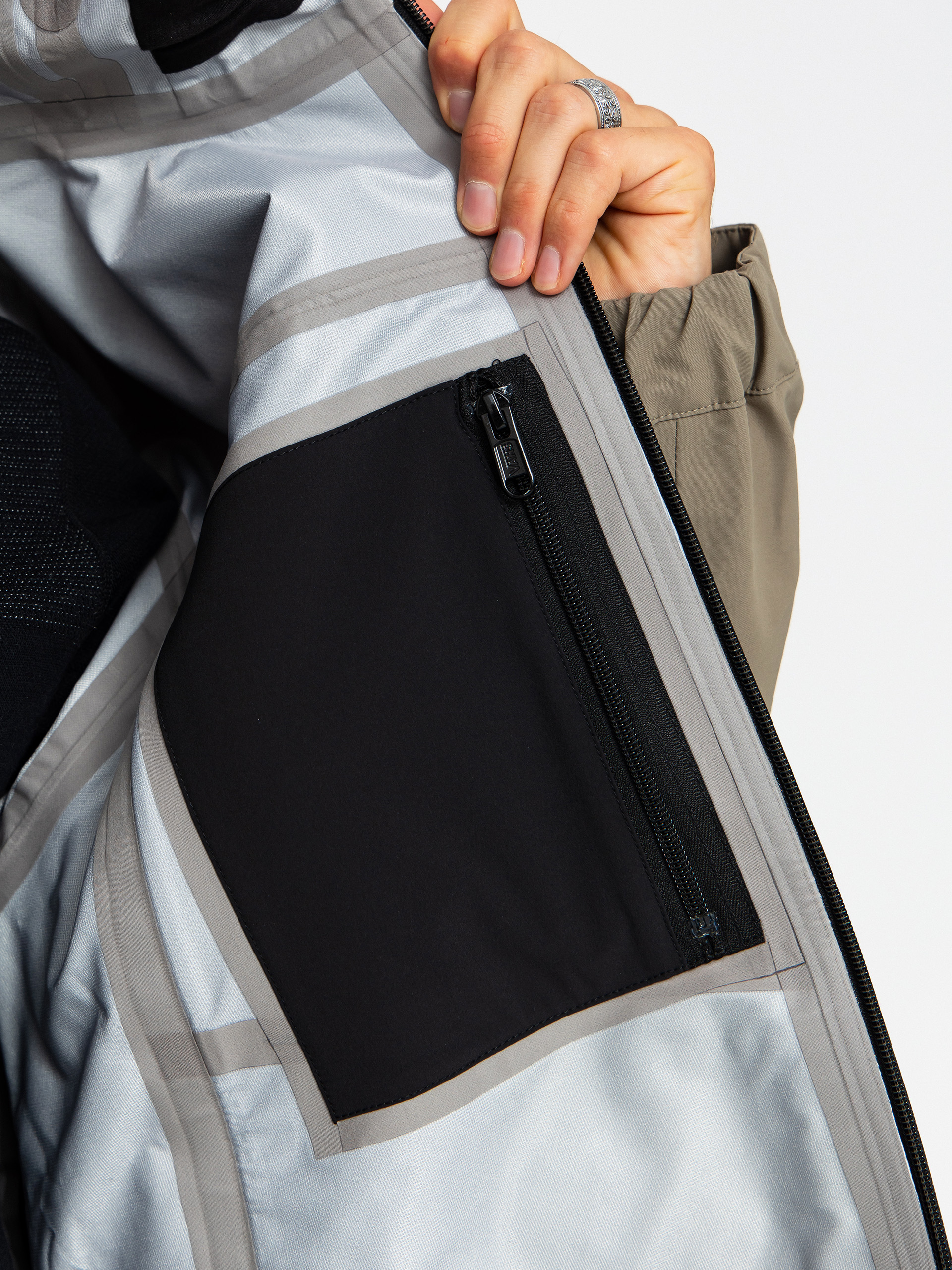 Mens Vans Hi Country 3L 2.0 Snowboard jacket (mountain essentials bungee cord)