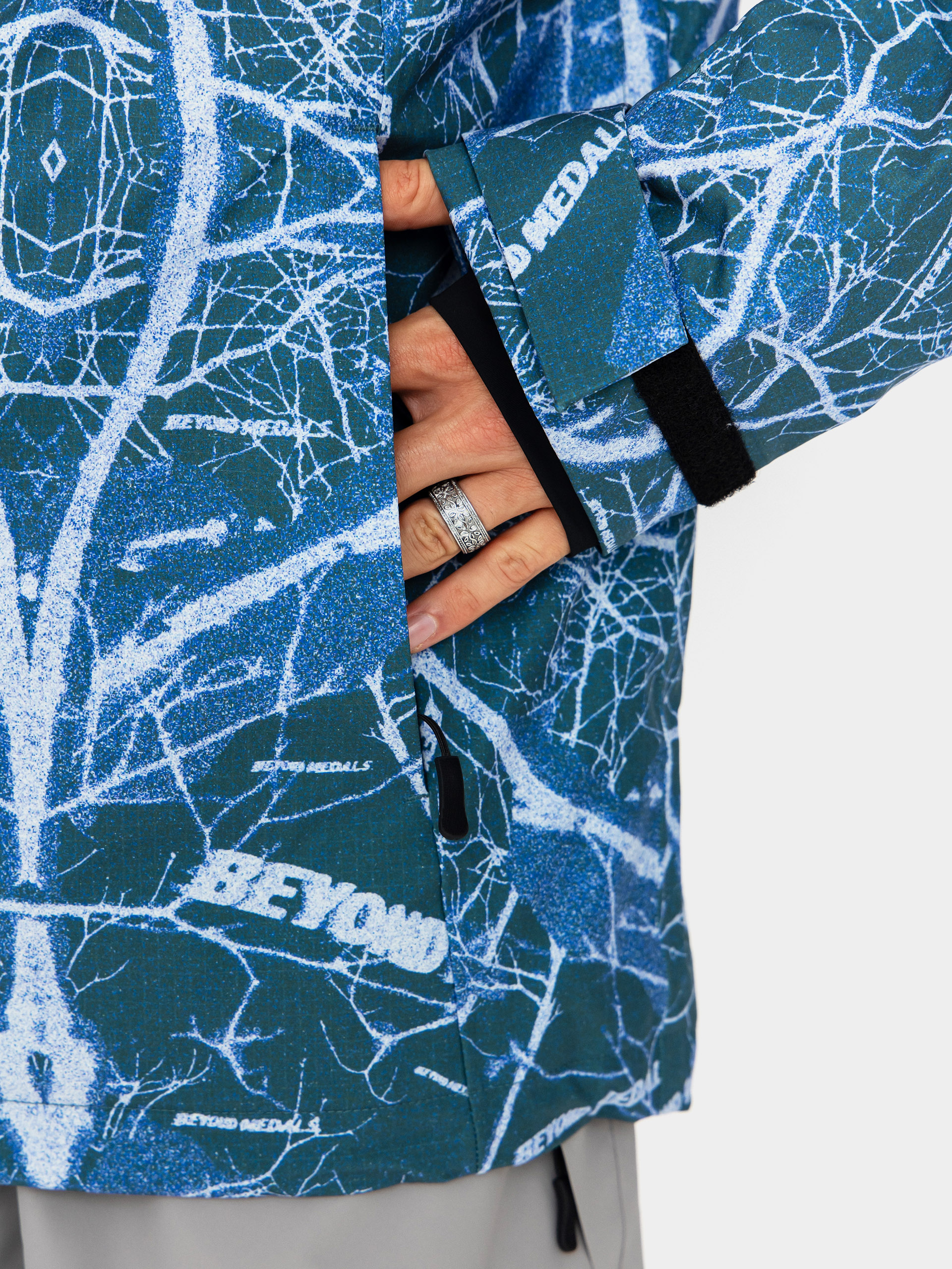 Mens Beyond Medals Snowboard jacket Fullzip Shirakaba 2L (print)