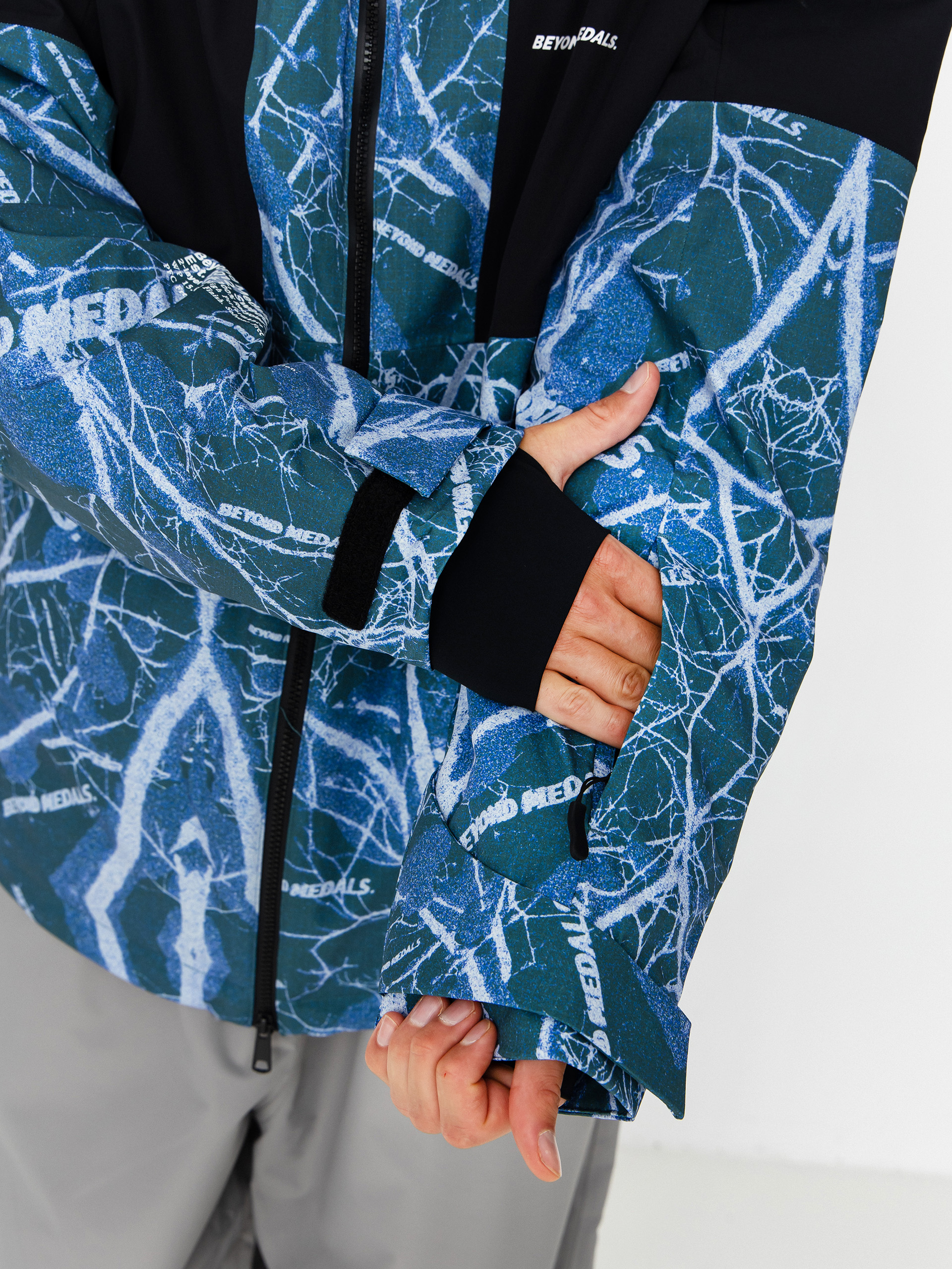 Mens Beyond Medals Snowboard jacket Fullzip Shirakaba 2L (print)