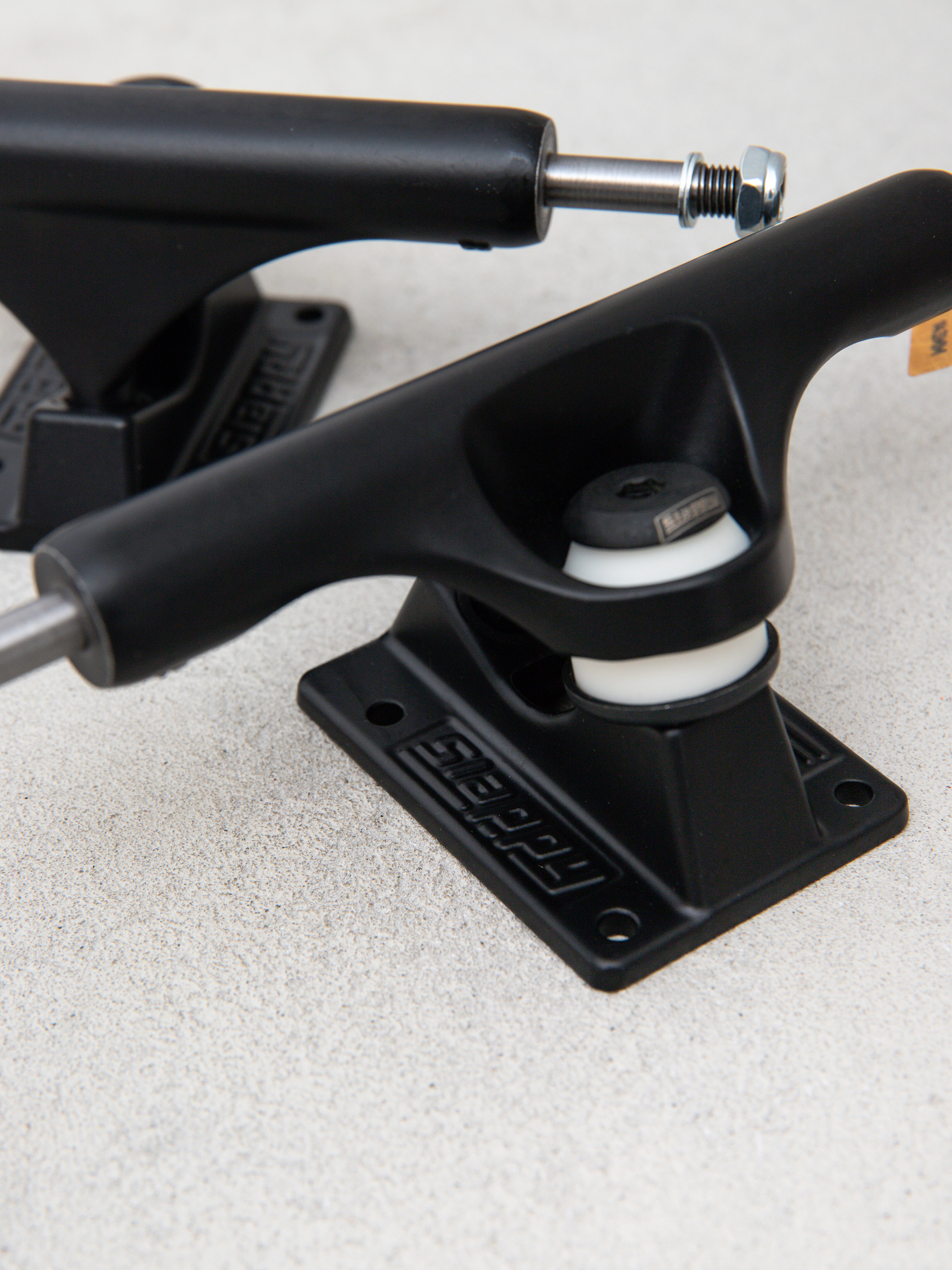 Slappy ST1 Inverted Hollow Lights Ultra Low Trucks (matte black/black gold)