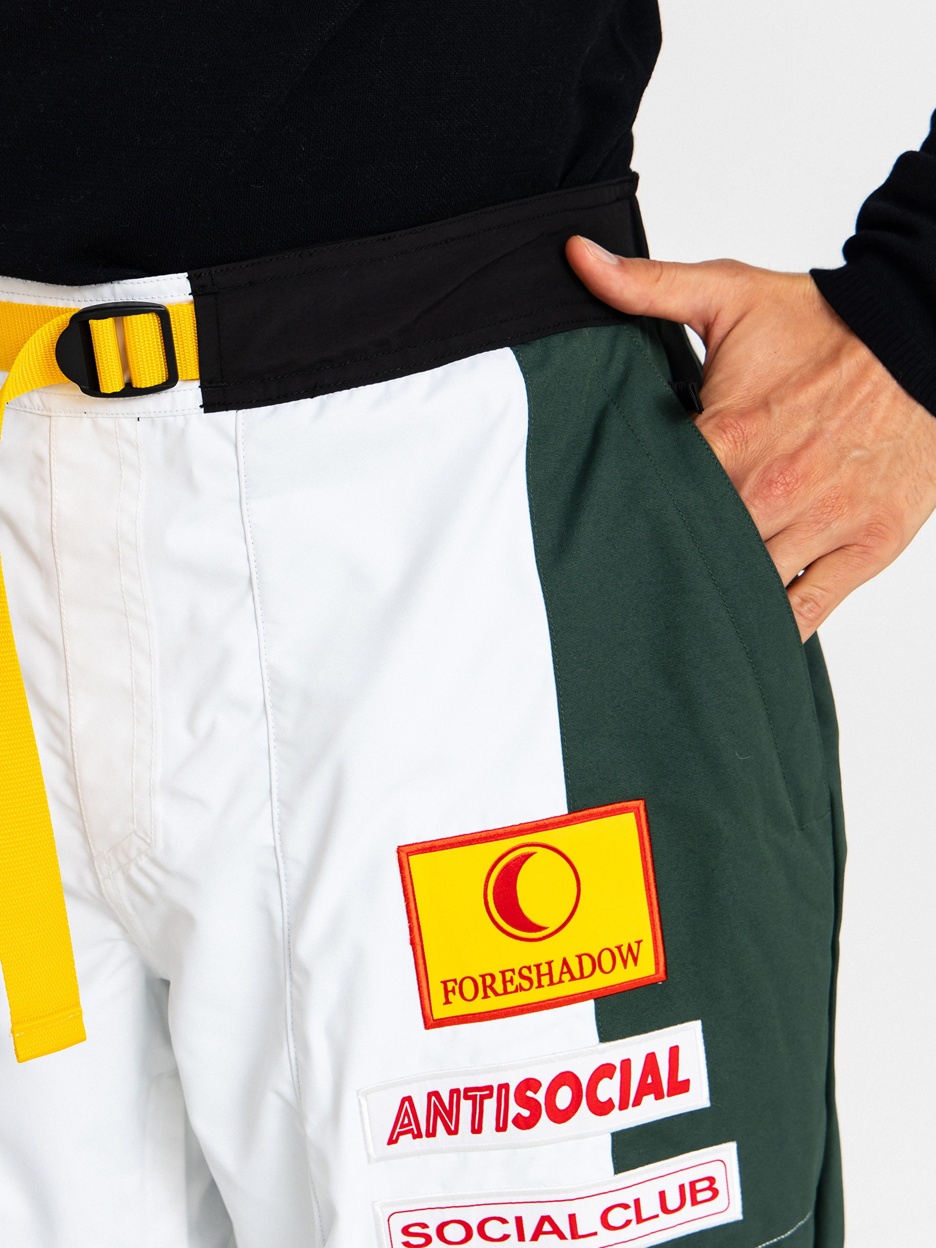 Mens 686 Snowboard pants X ASSC F1 (assc white colorblock)