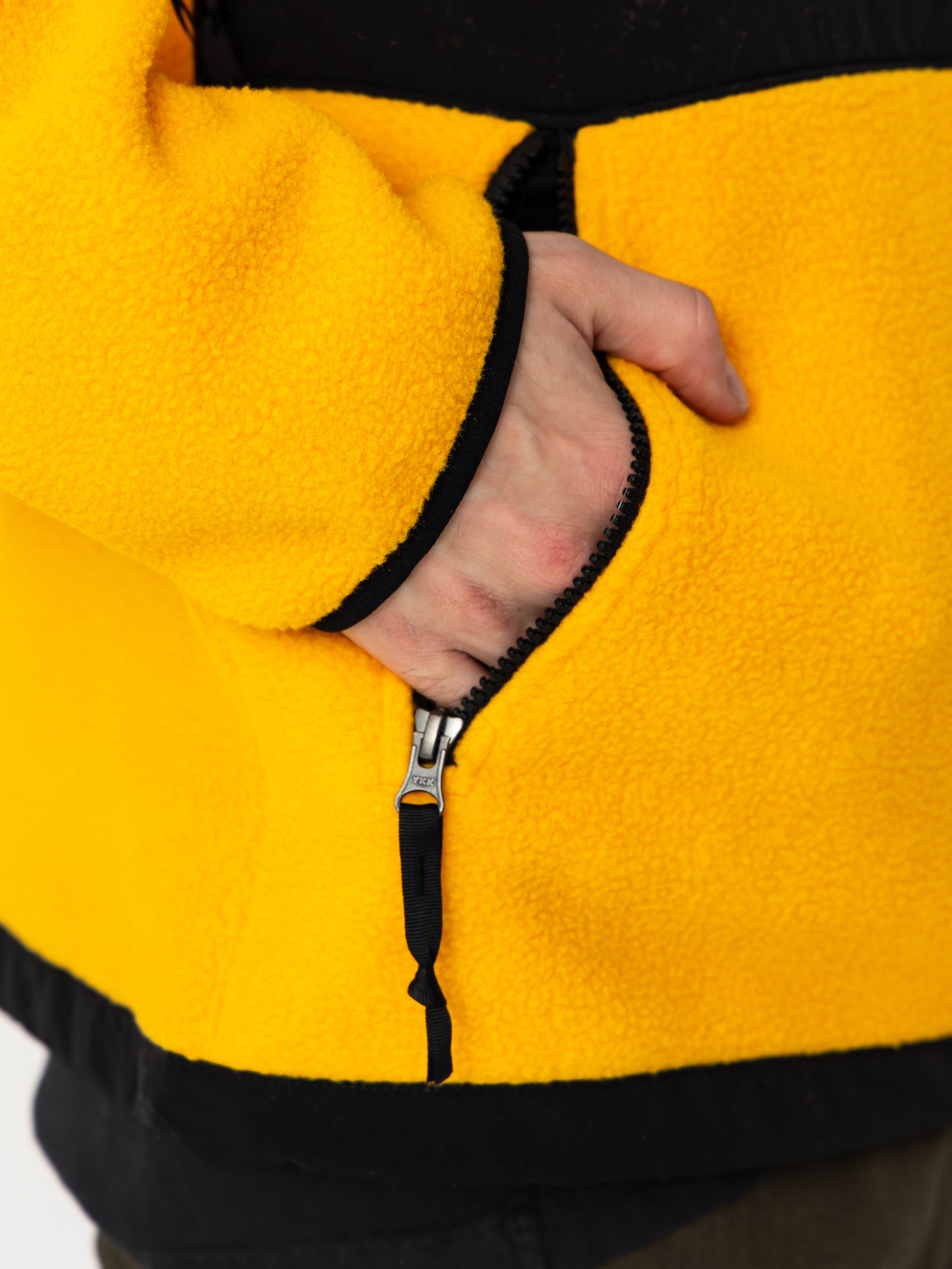 The North Face Jacket Retro Denali (summit gold/tnf black)