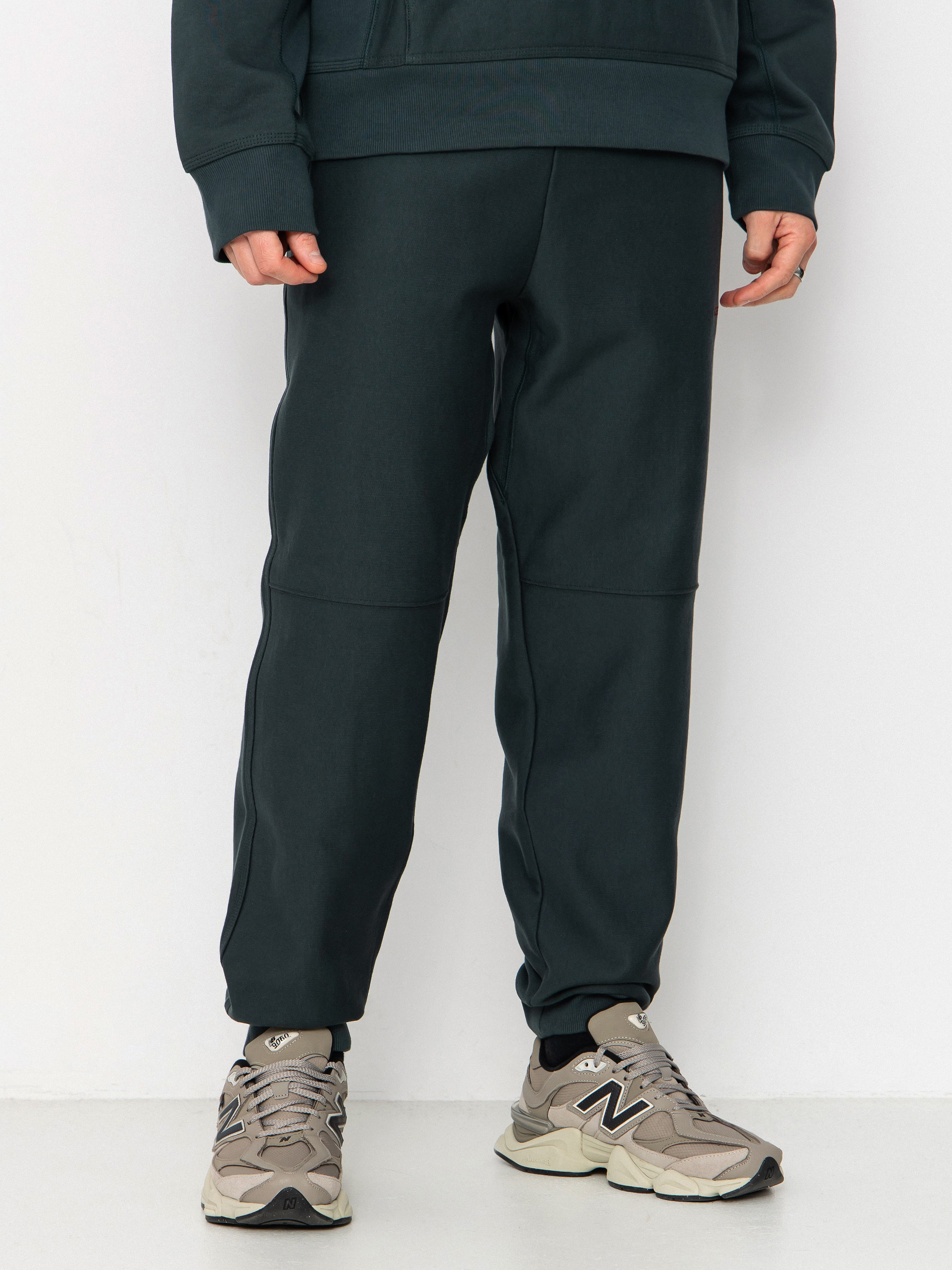 Carhartt WIP American Script Jogging Pants (kale green)