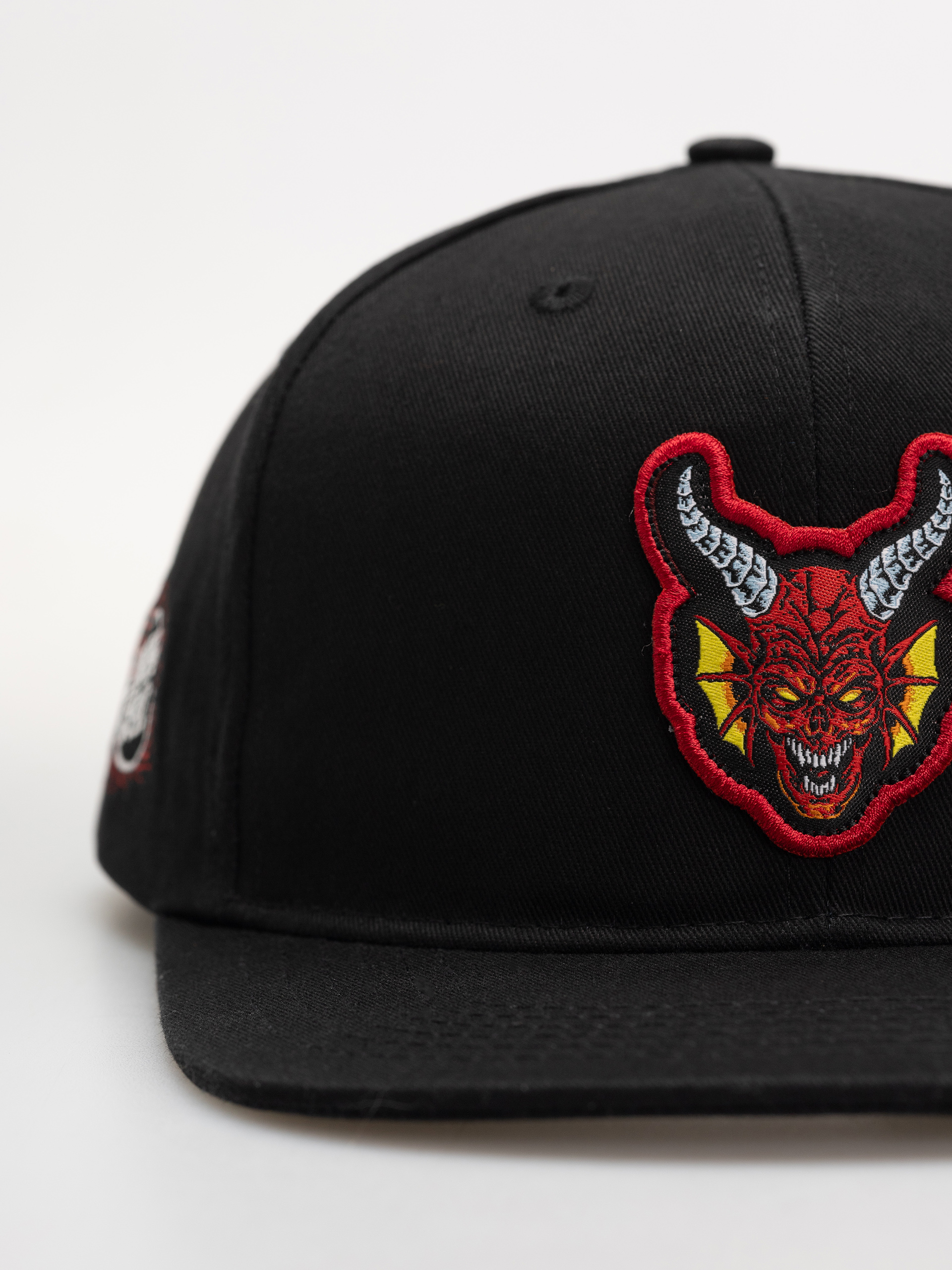 Santa Cruz X Stranger Things Hellfire Club Snapback Structured Hat Cap (black)