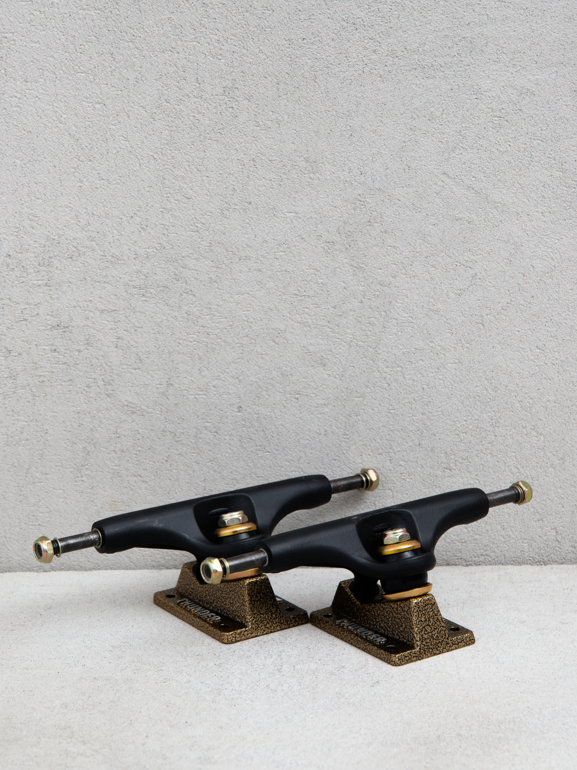 Thunder Tyshawn Endgame Pro Editions Trucks - black, golden (black