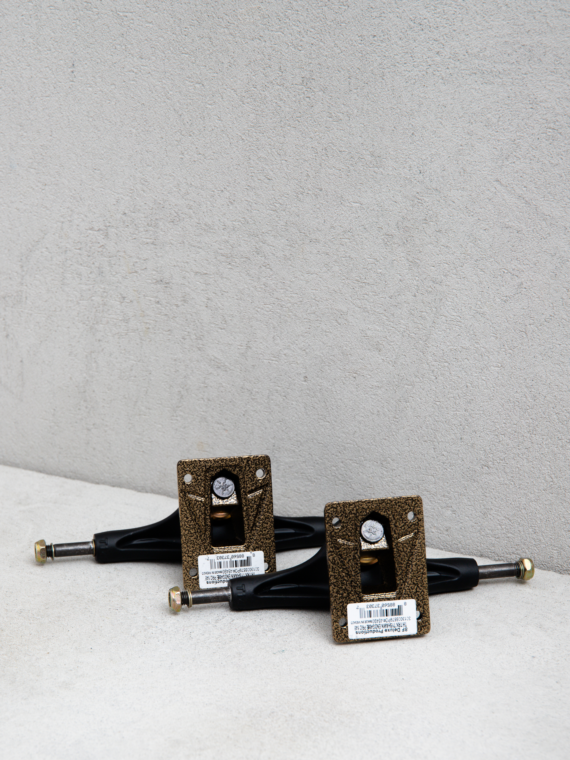 Thunder Tyshawn Endgame Pro Editions Trucks (black/gold)