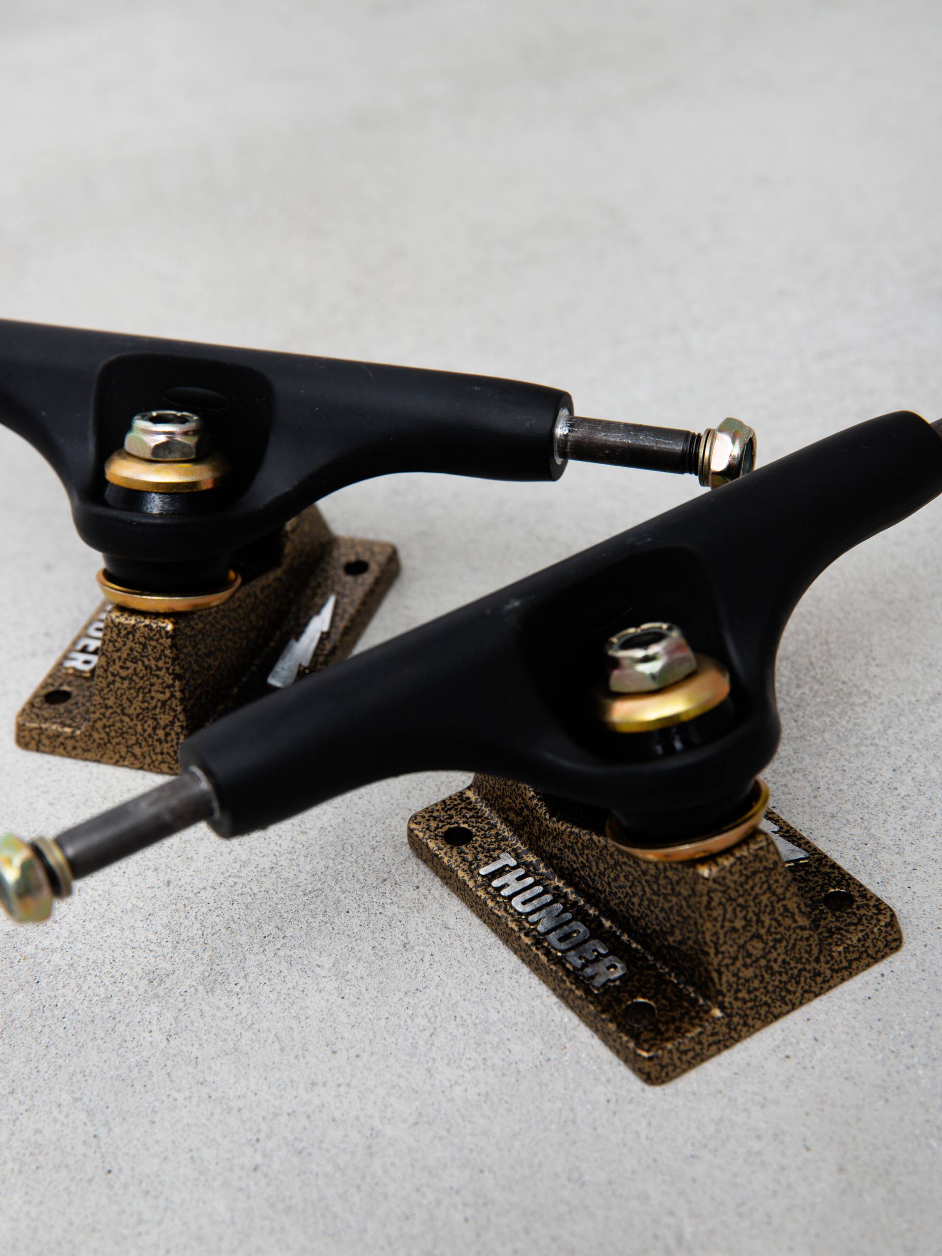 Thunder Tyshawn Endgame Pro Editions Trucks - black, golden (black