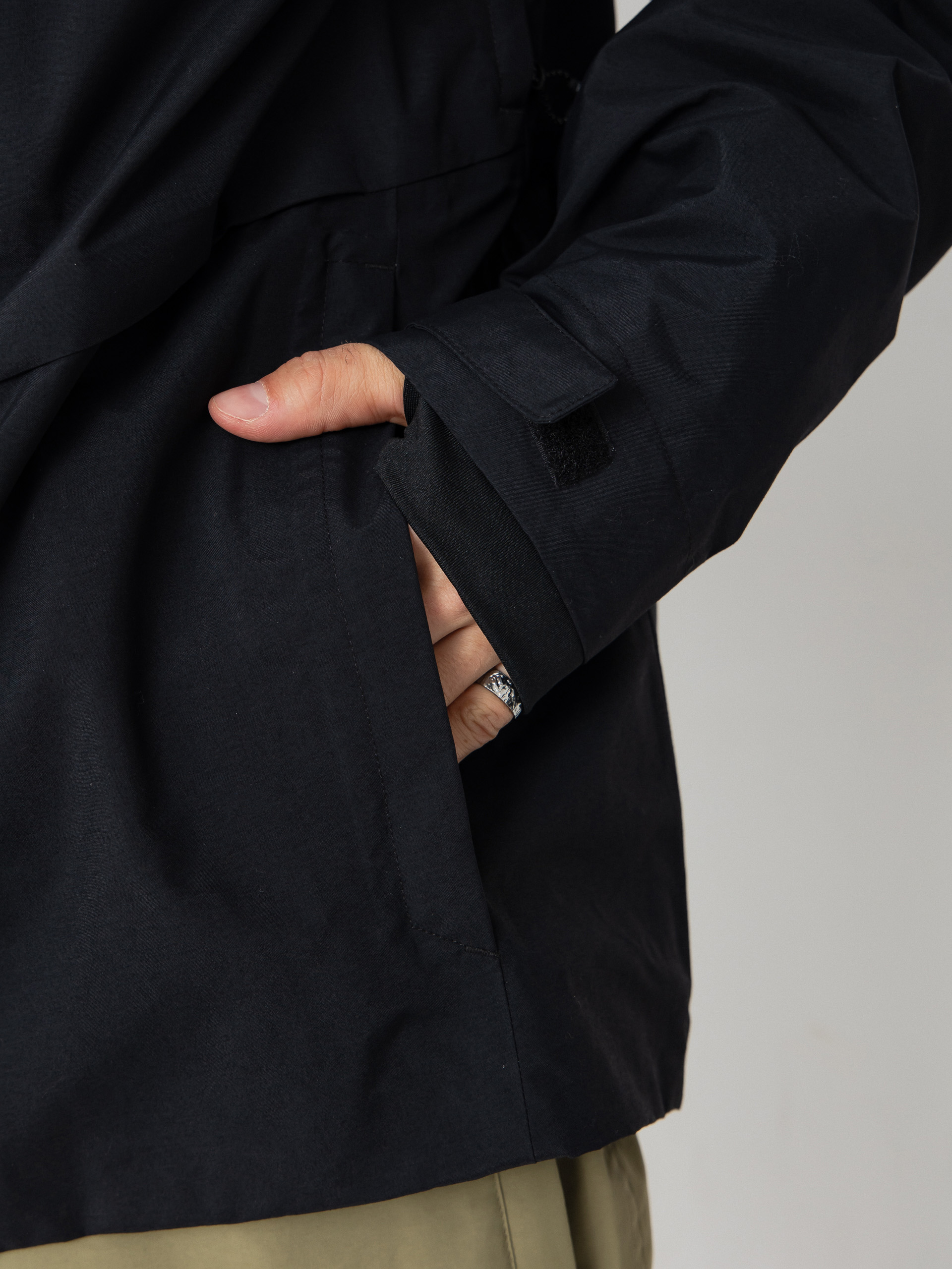 Mens 686 Snowboard jacket Gore-TeX GT Thermagraph (black)