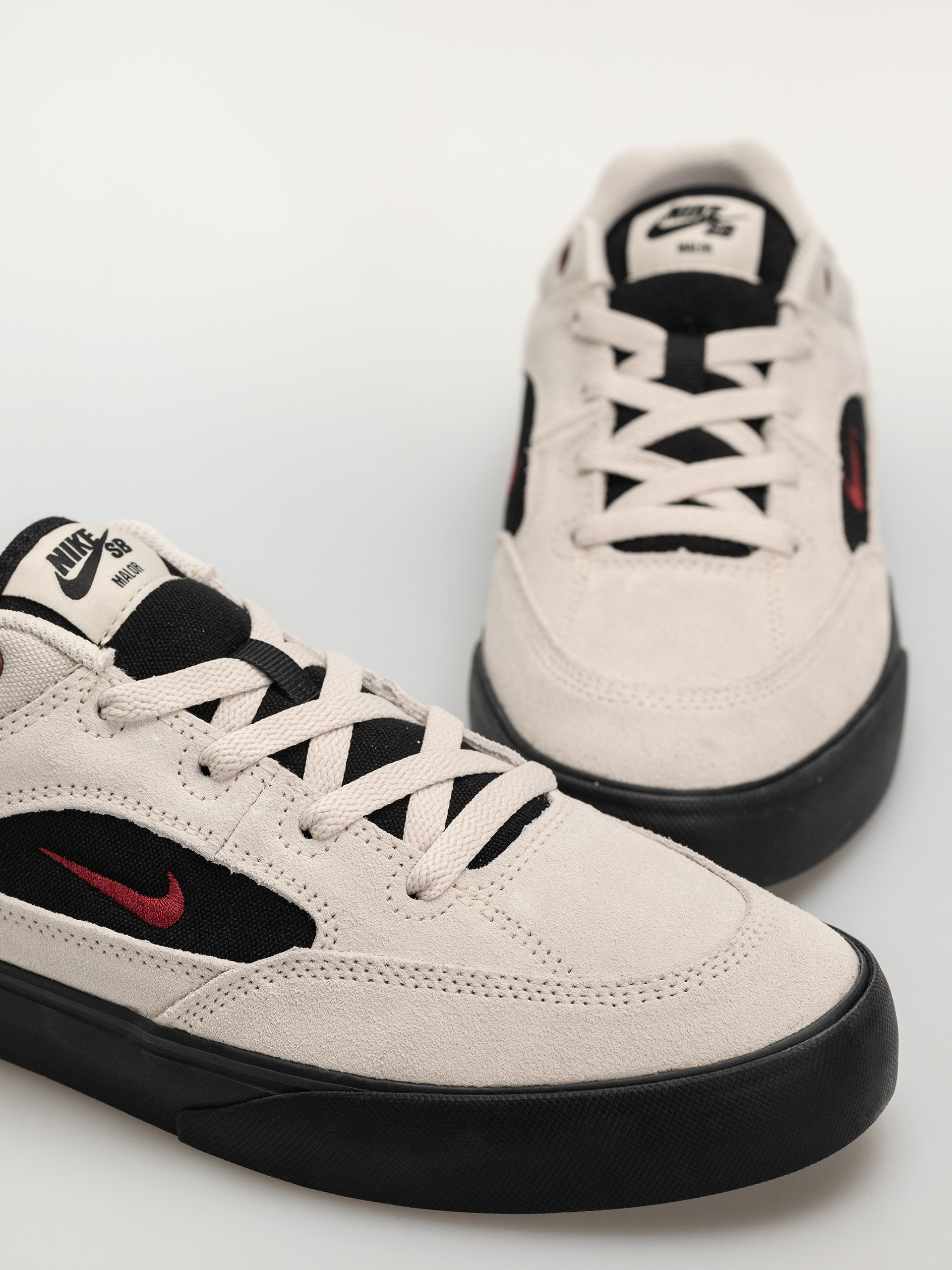 Nike SB Malor Shoes (lt orewood brn/team red black)