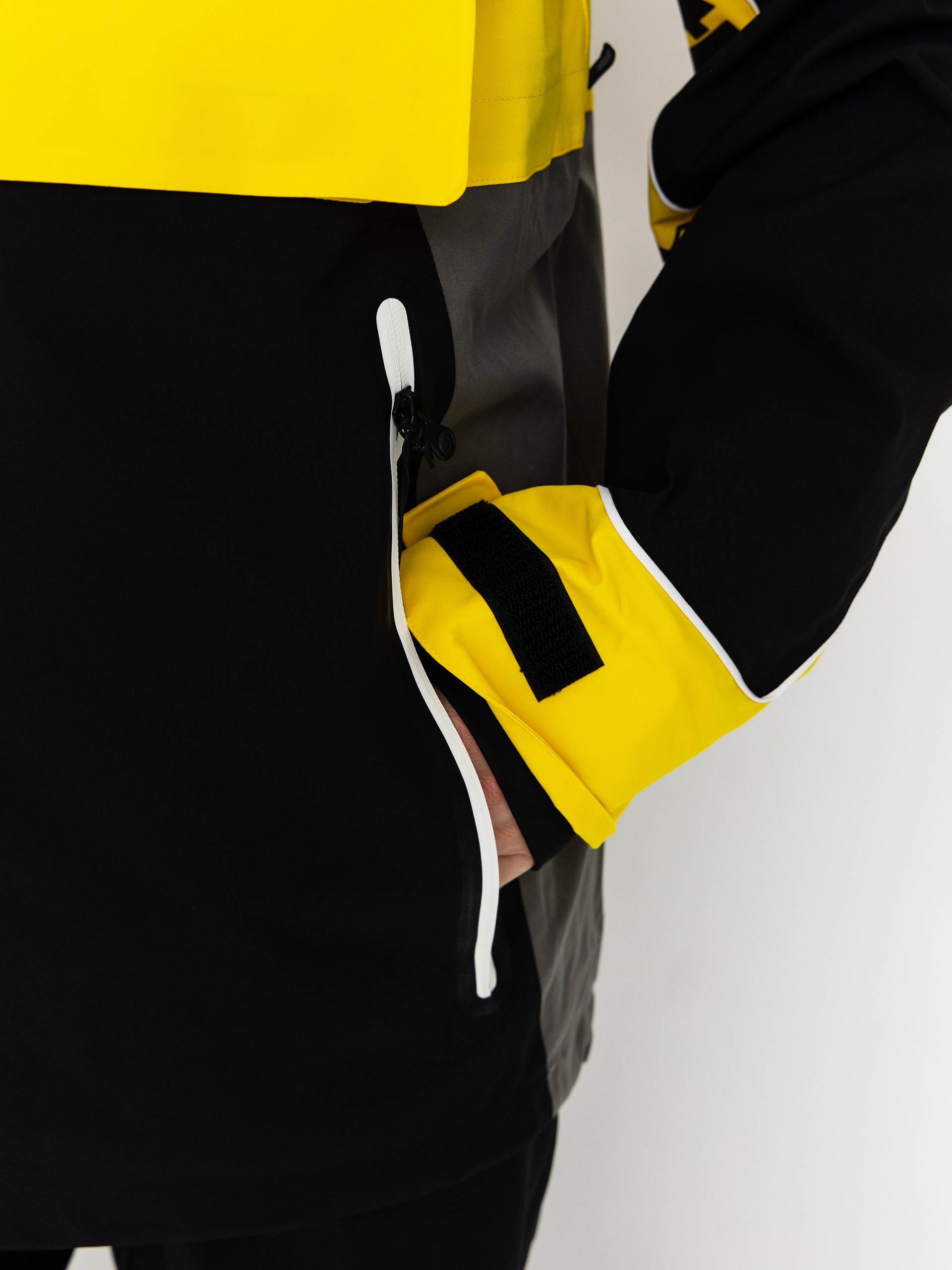 Mens ThirtyTwo Snowboard jacket Light Anorak (black/yellow)