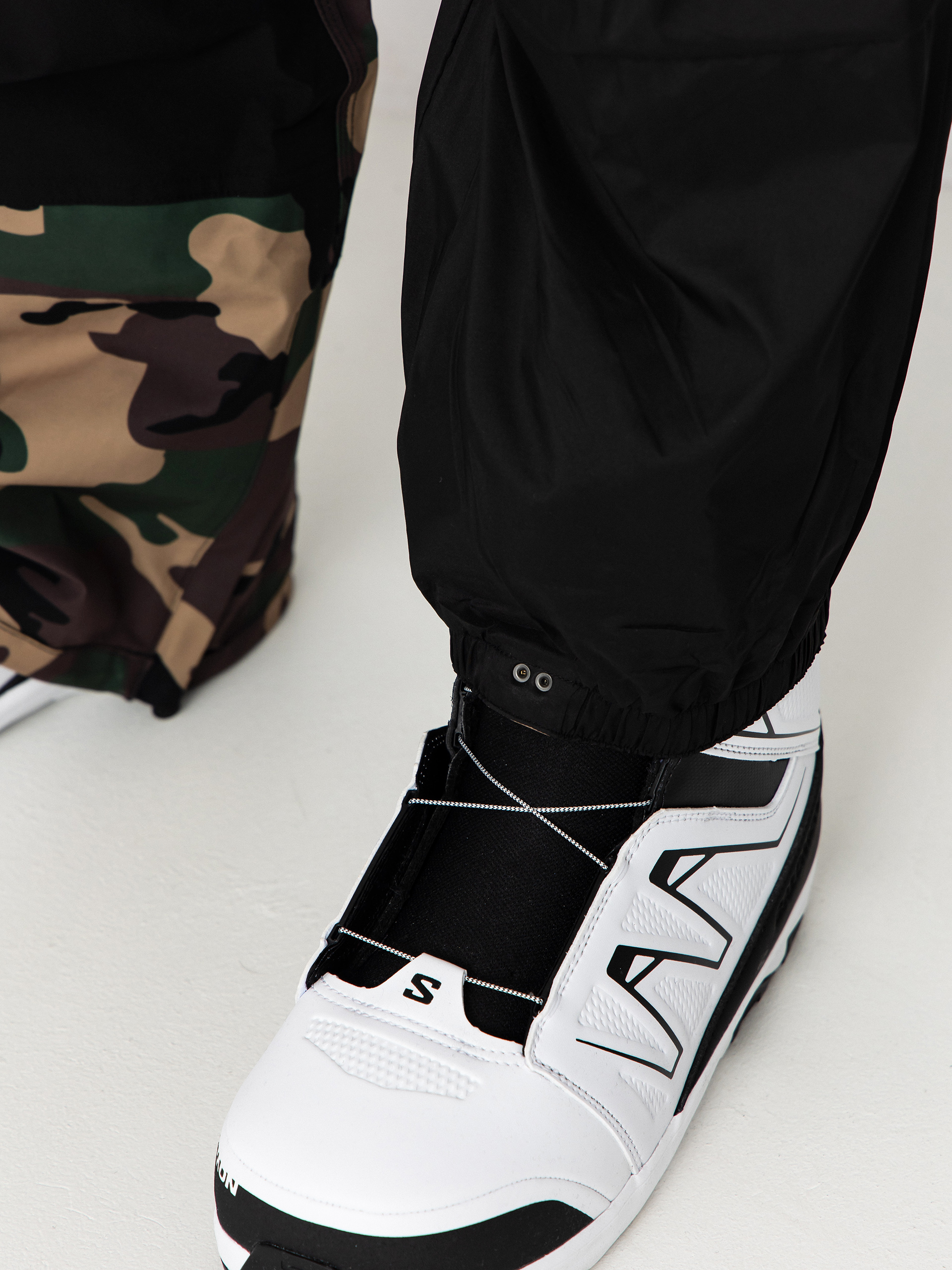 Mens ThirtyTwo Snowboard pants Basement Bib (camo)