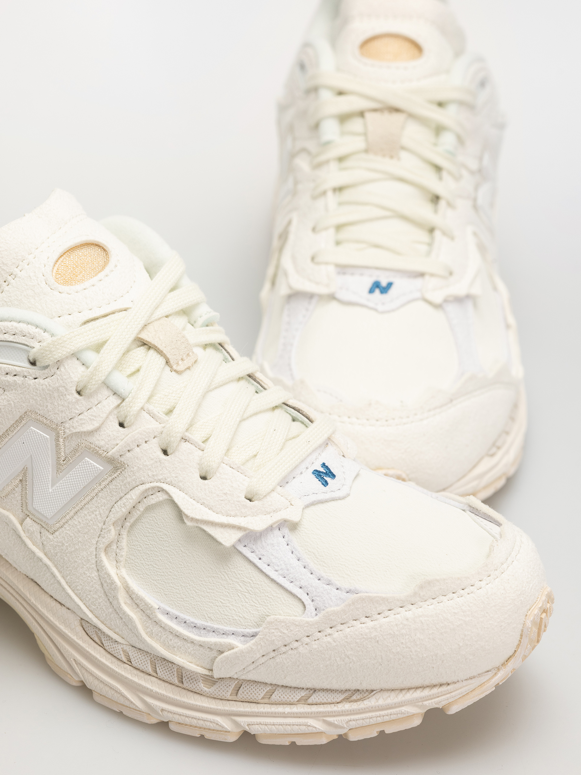 New Balance Shoes 2002 (white)