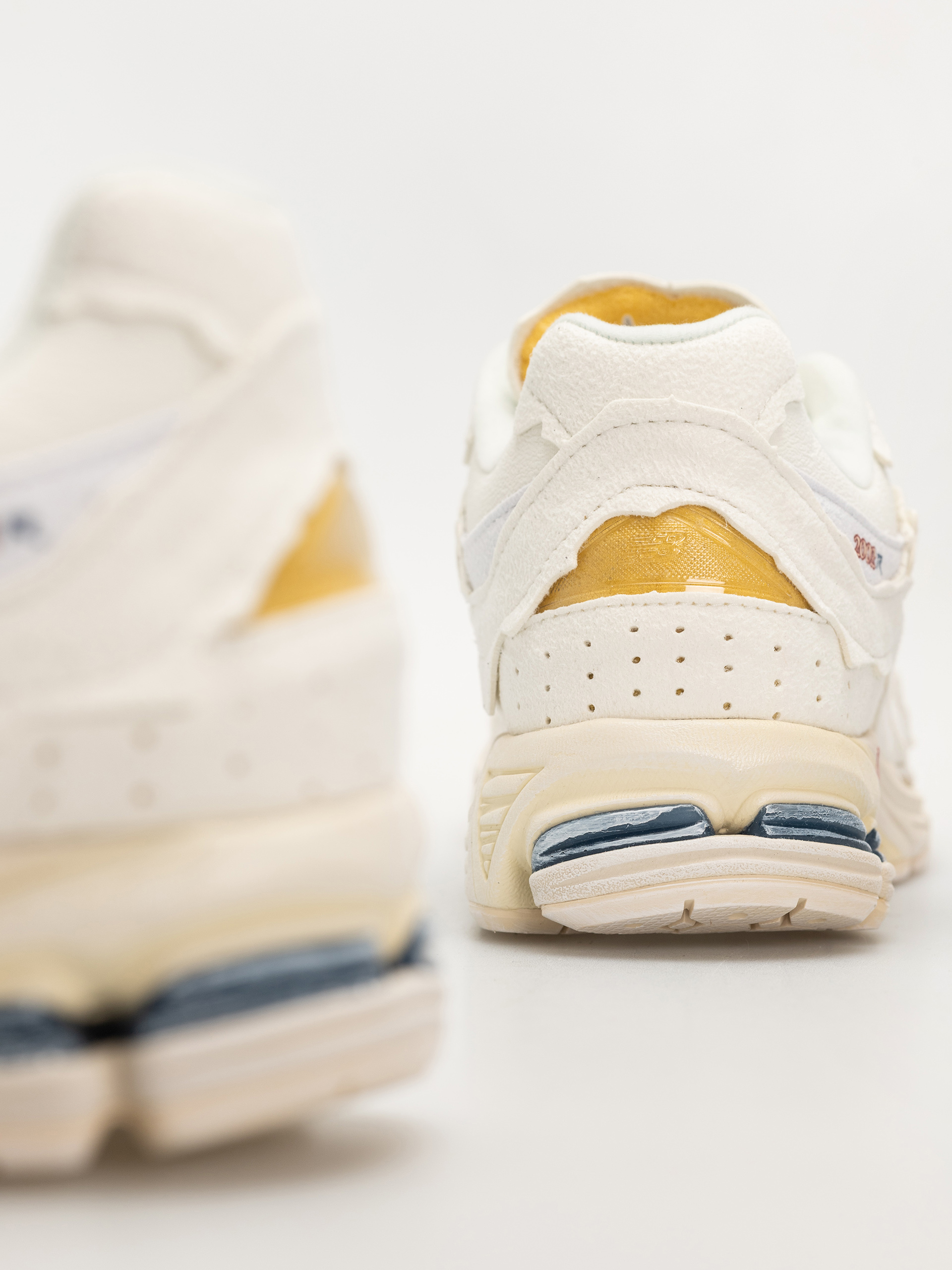 New Balance Shoes 2002 (white)