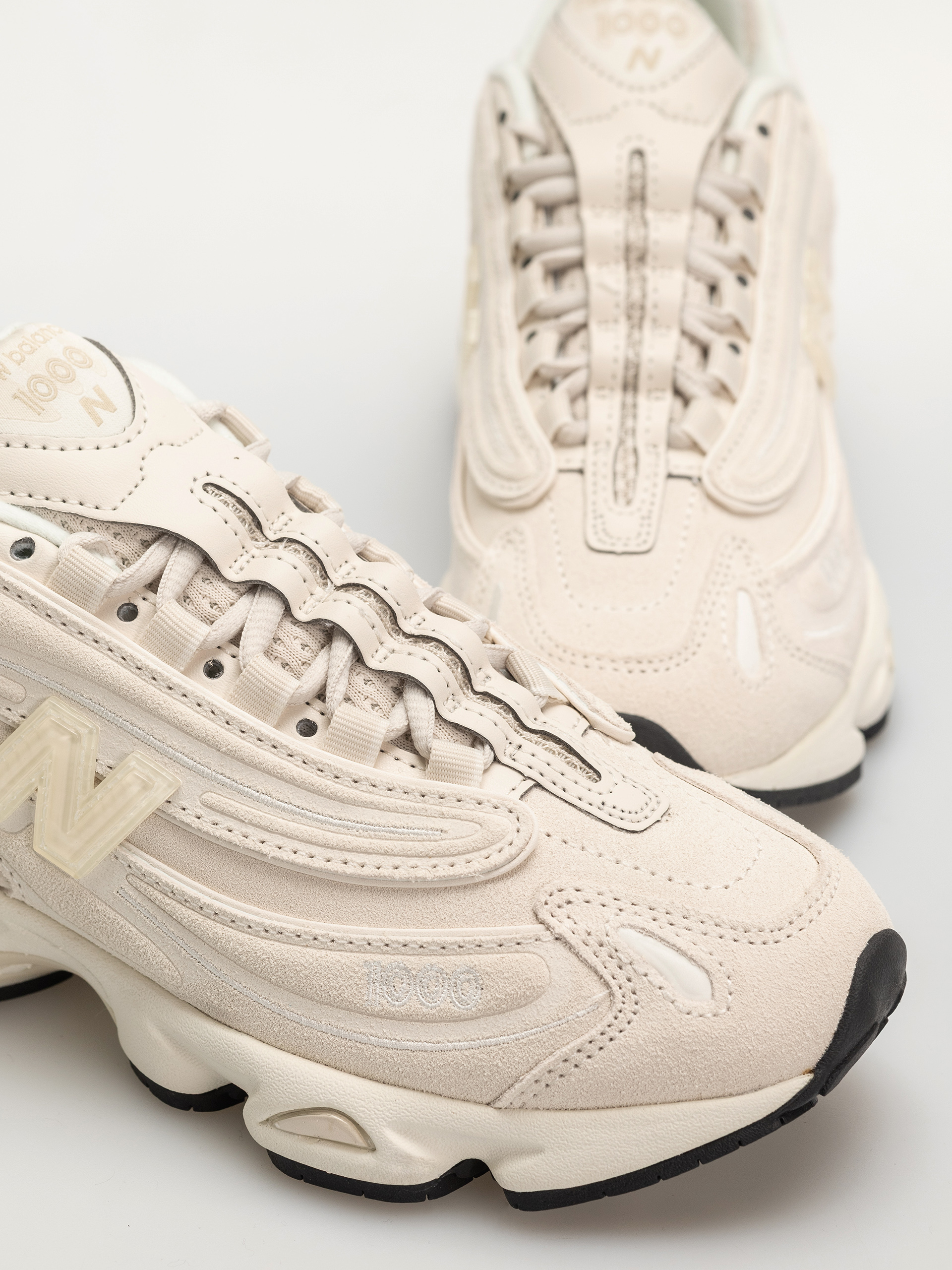 New Balance 1000 Shoes (linen/linen)