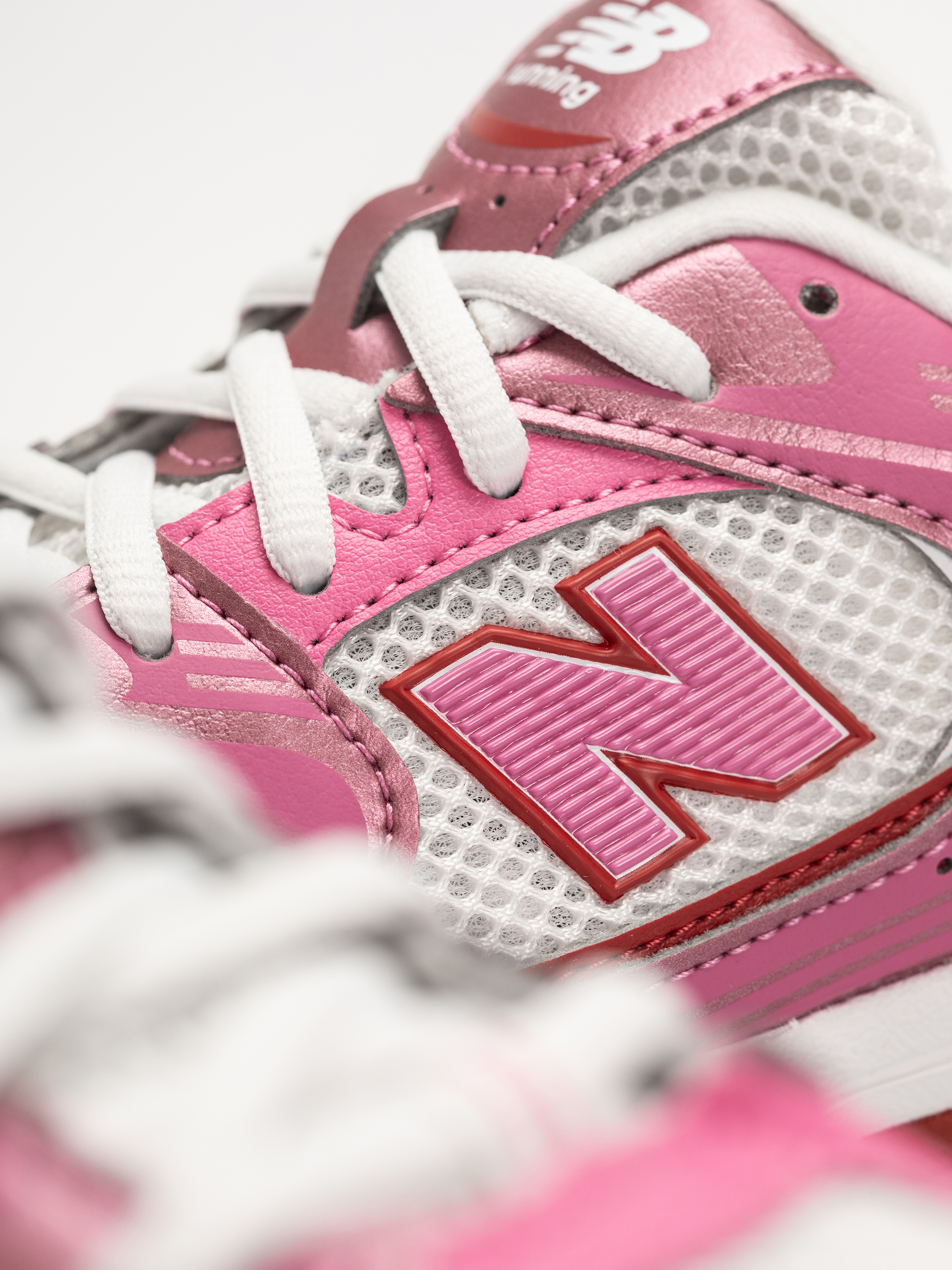 New Balance 530 JR Shoes (pink satin/shadow red)