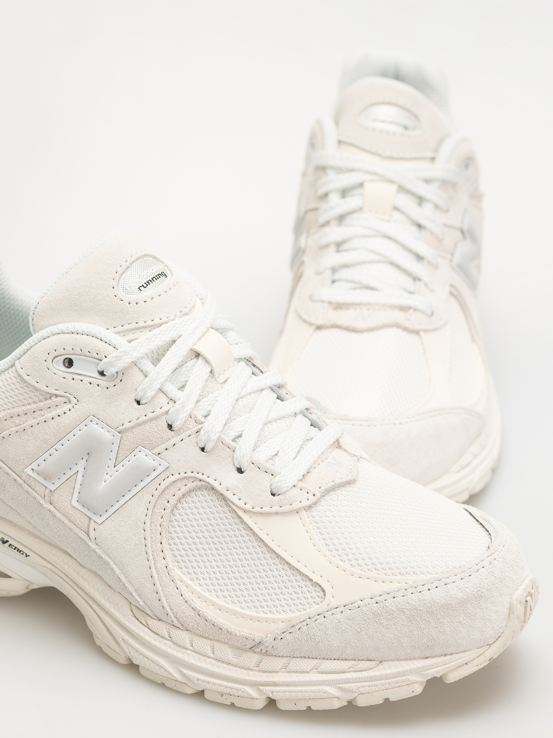 New Balance 2002 Shoes (sea salt/silver metallic)