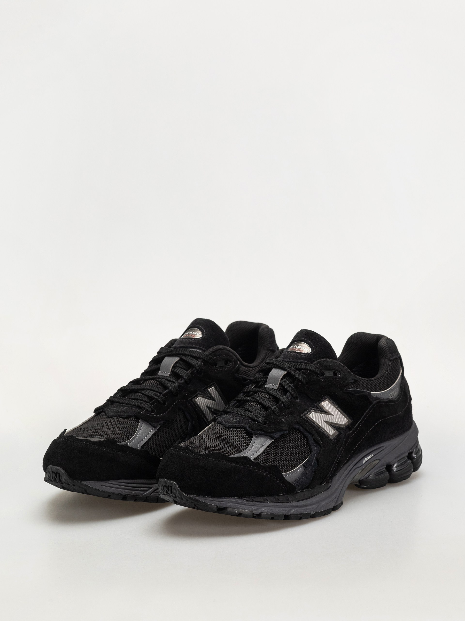 New Balance 2002 Shoes (black/magnet)