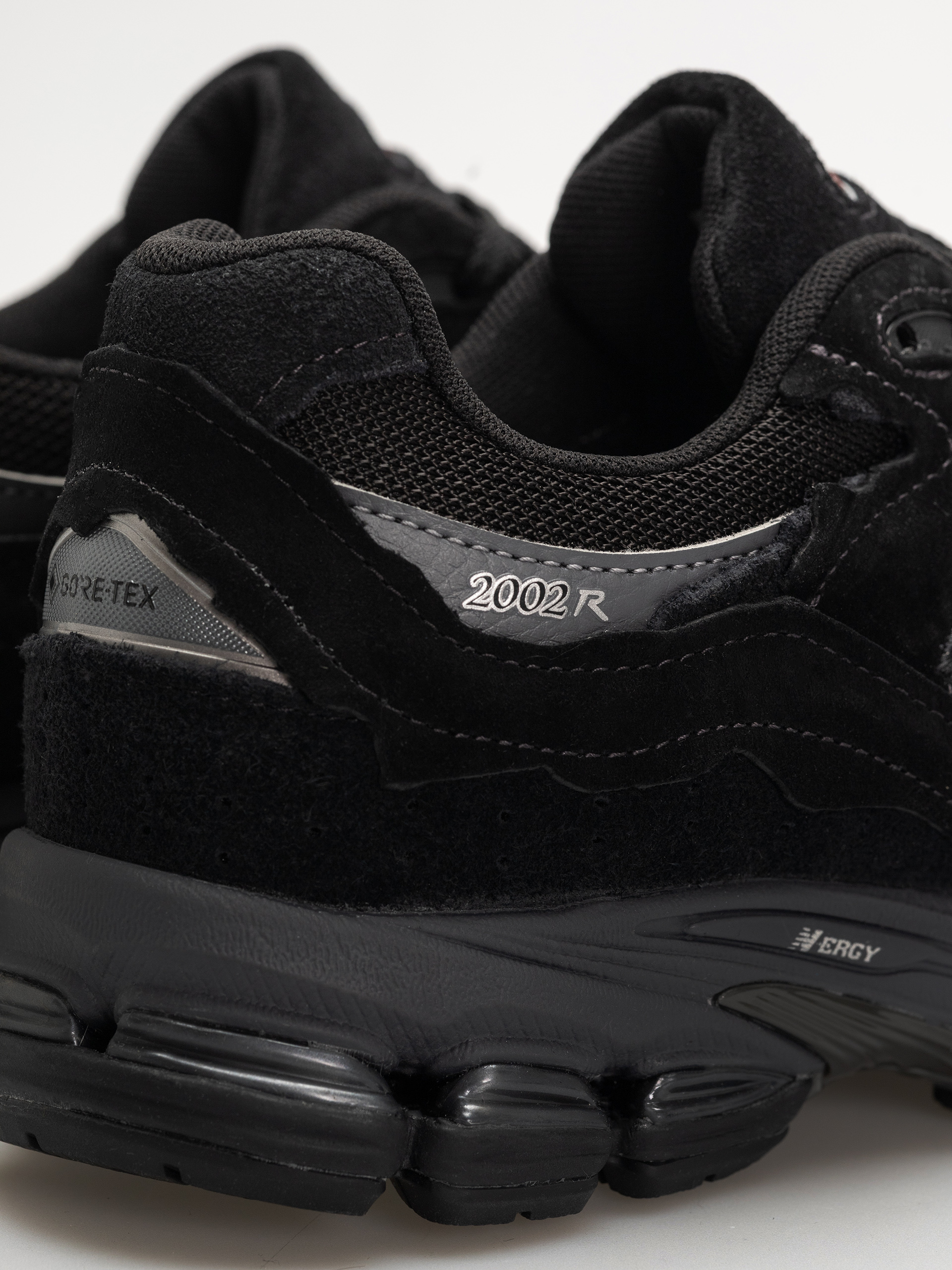 New Balance 2002 Shoes (black/magnet)