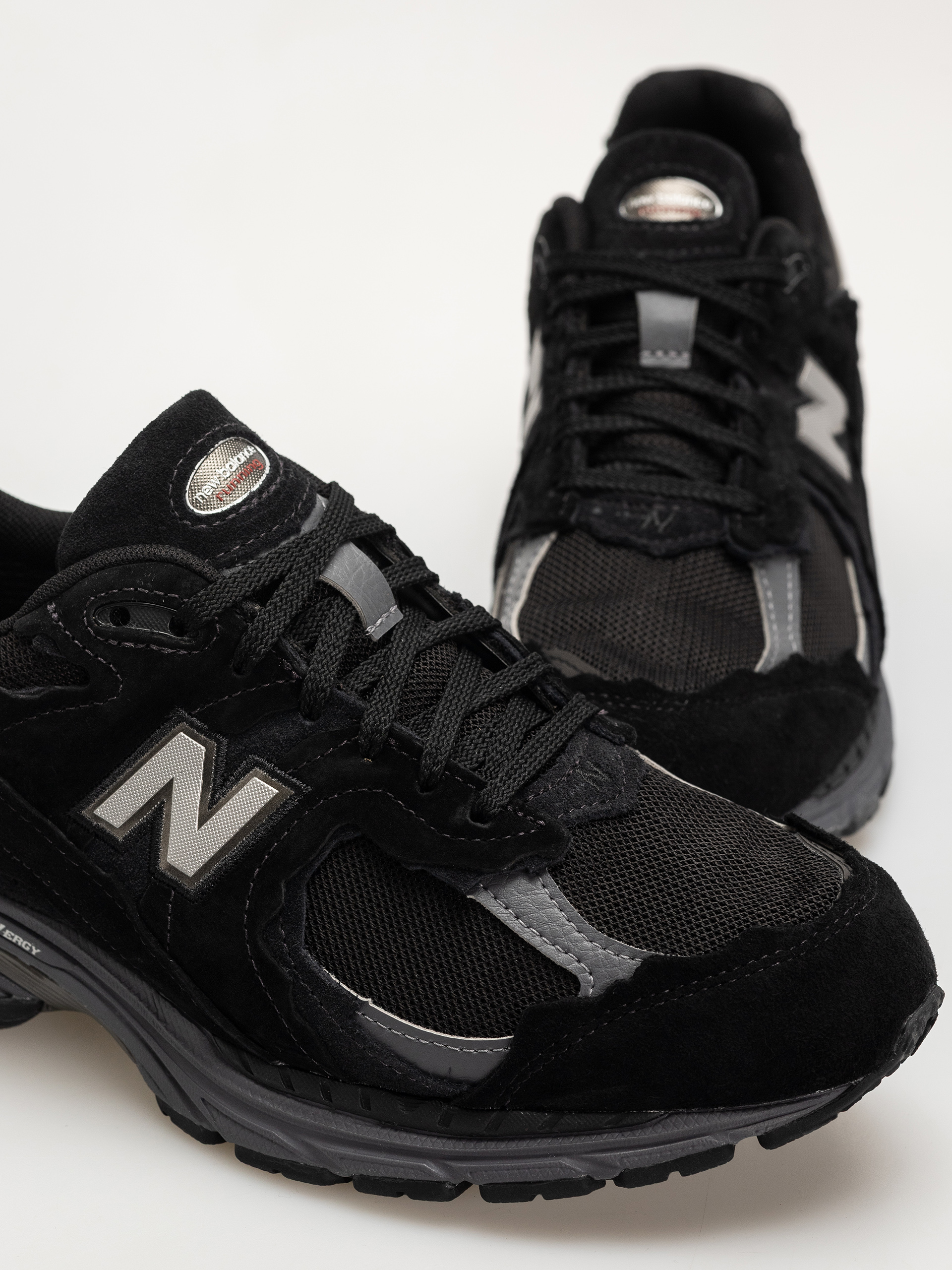 New Balance 2002 Shoes (black/magnet)