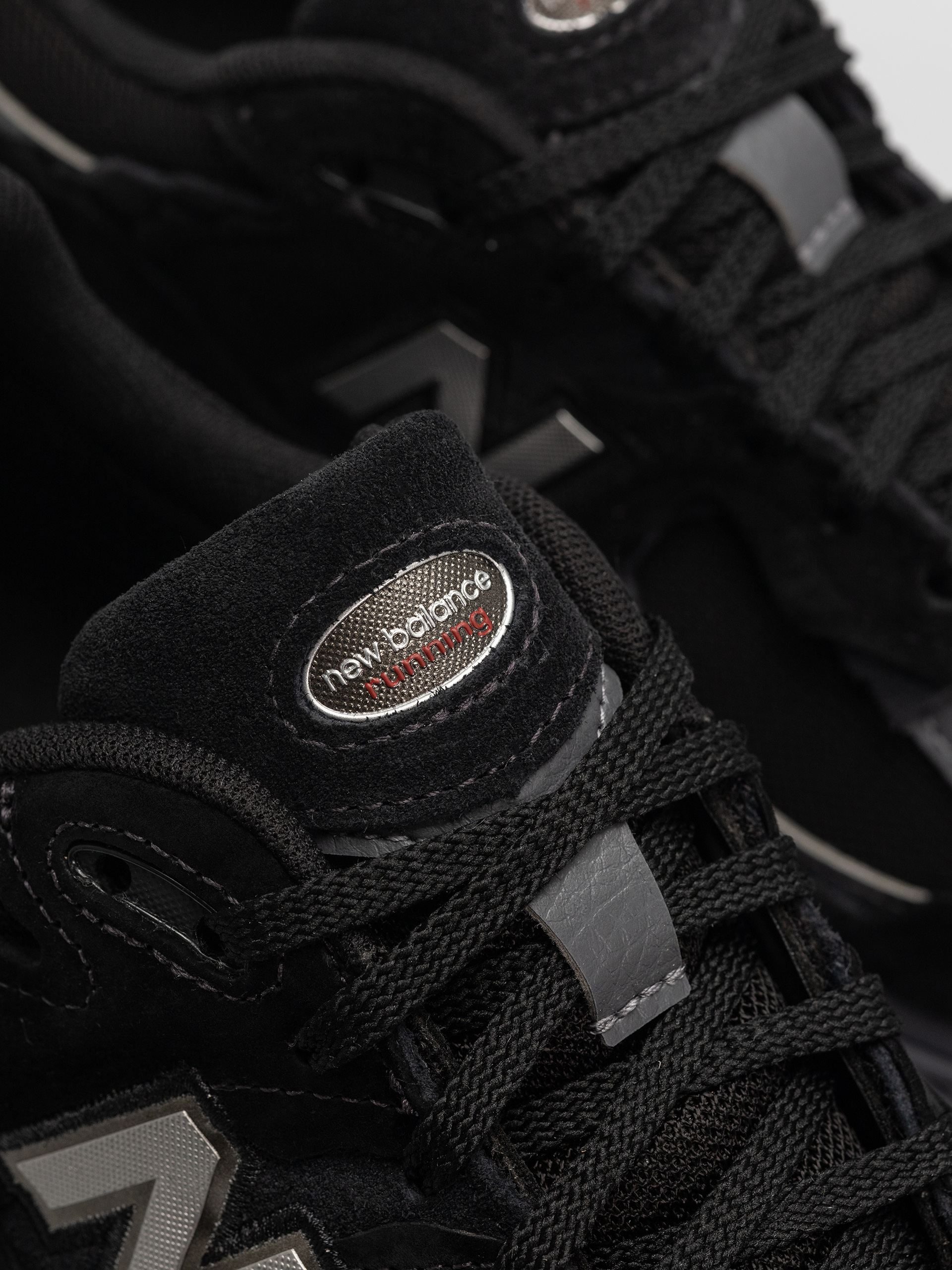 New Balance 2002 Shoes (black/magnet)