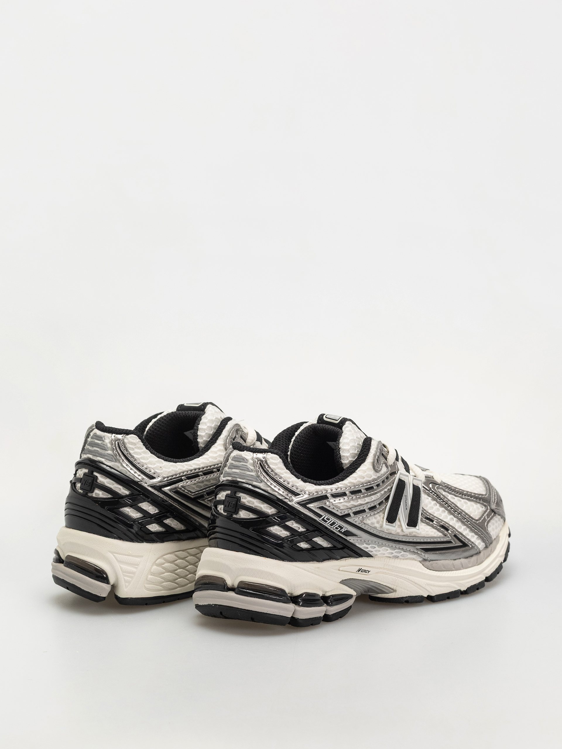 New Balance 1906 Shoes (silver metallic/black/sea salt er)