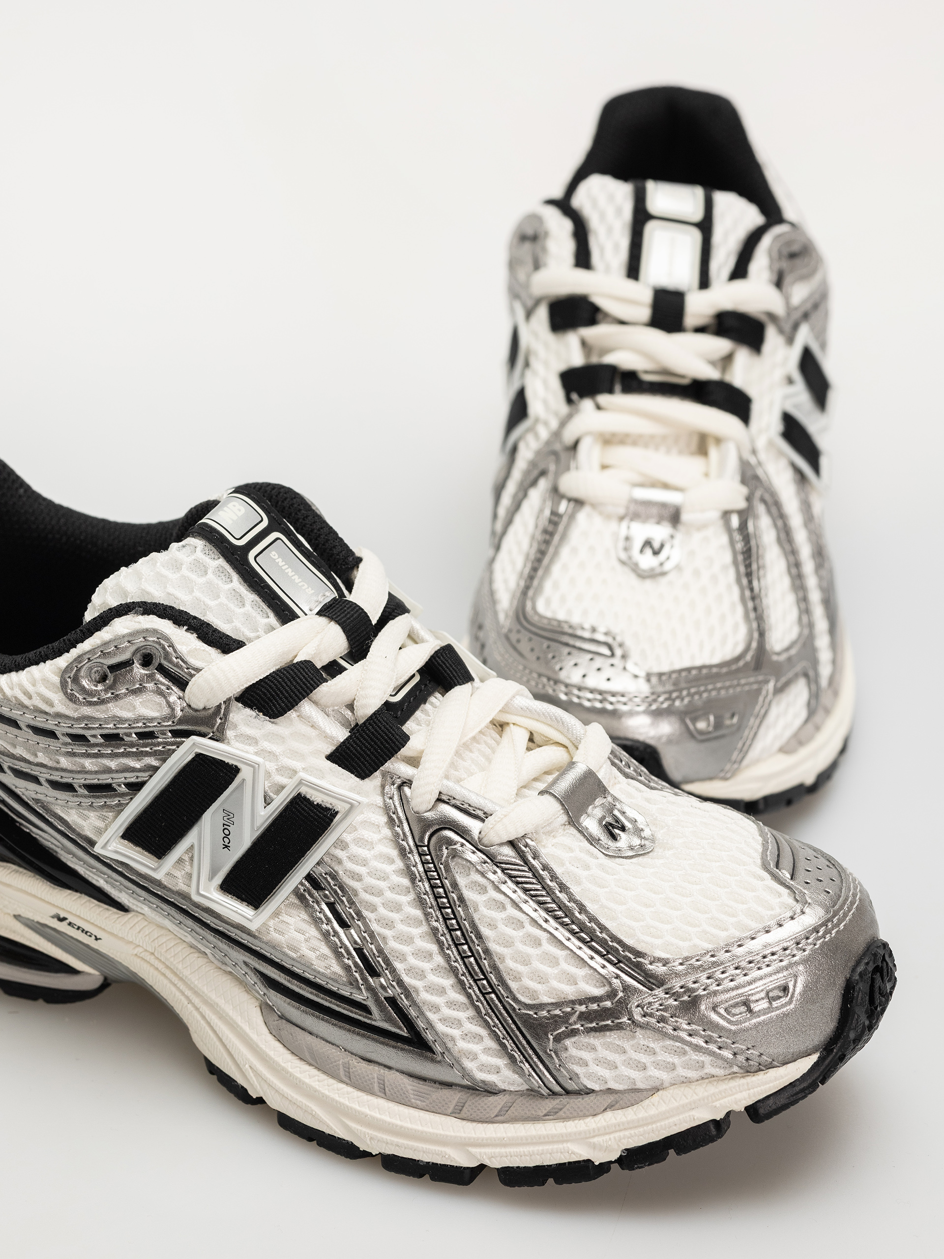 New Balance 1906 Schuhe (silver metallic/black/sea salt er)