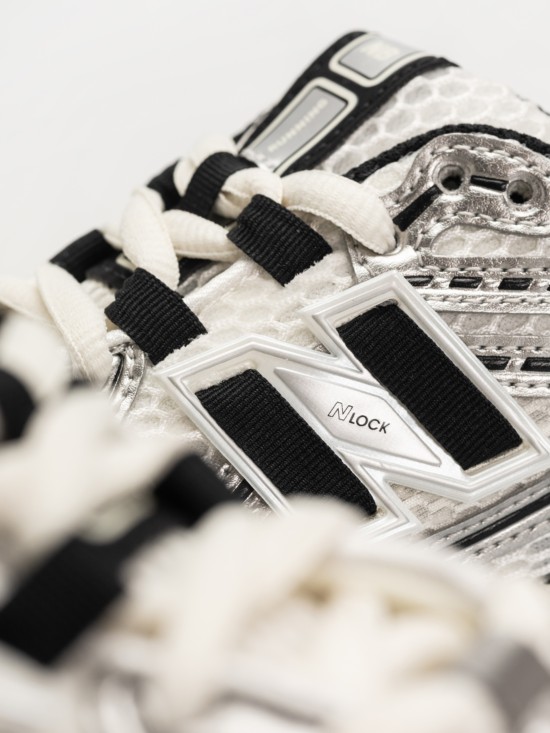 New Balance 1906 Schuhe (silver metallic/black/sea salt er)