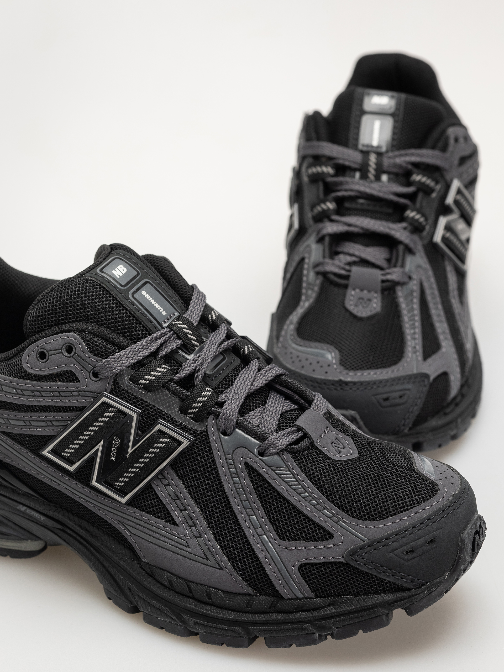 New Balance 1906 Shoes (black)