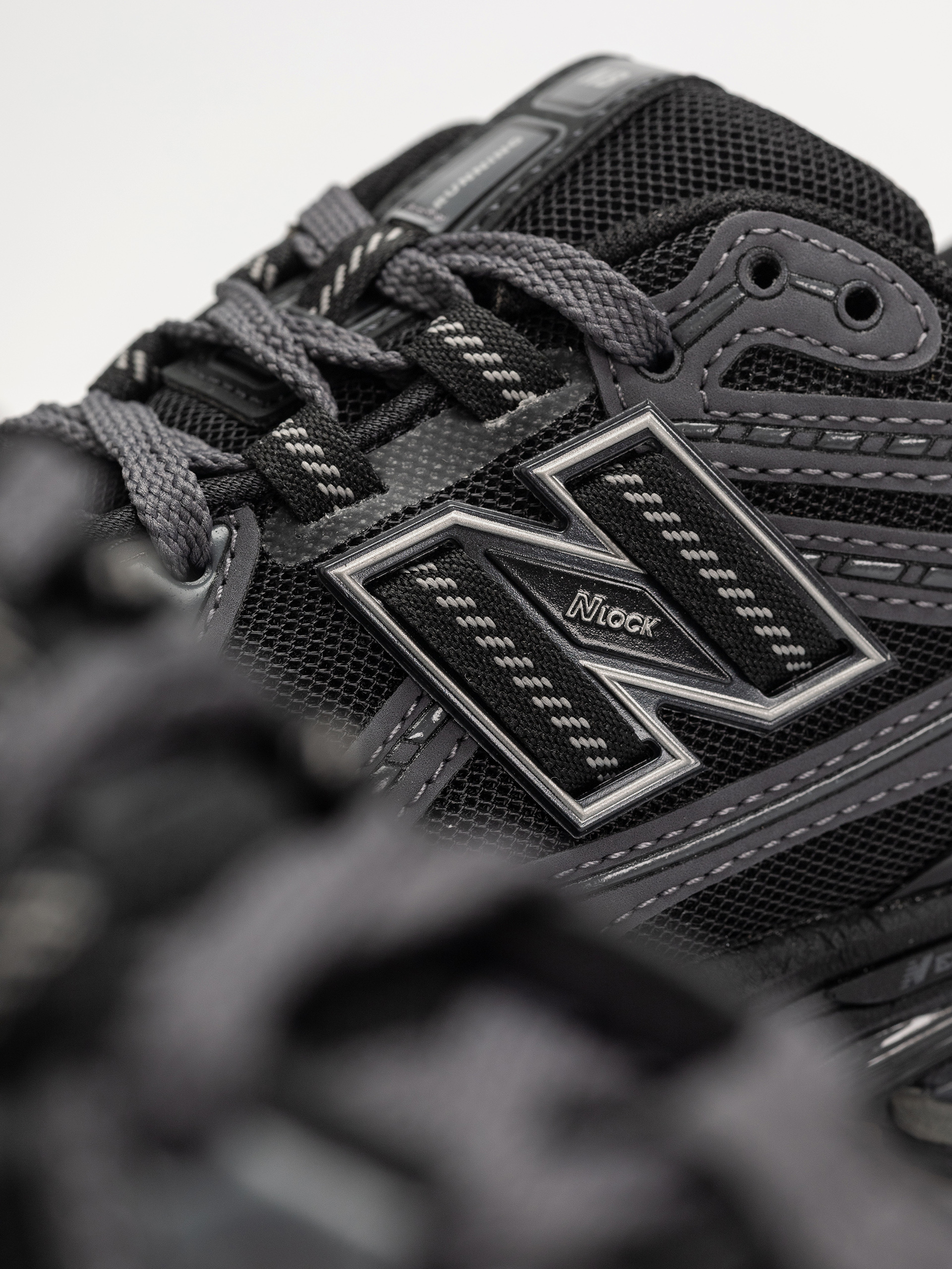 New Balance 1906 Shoes (black)