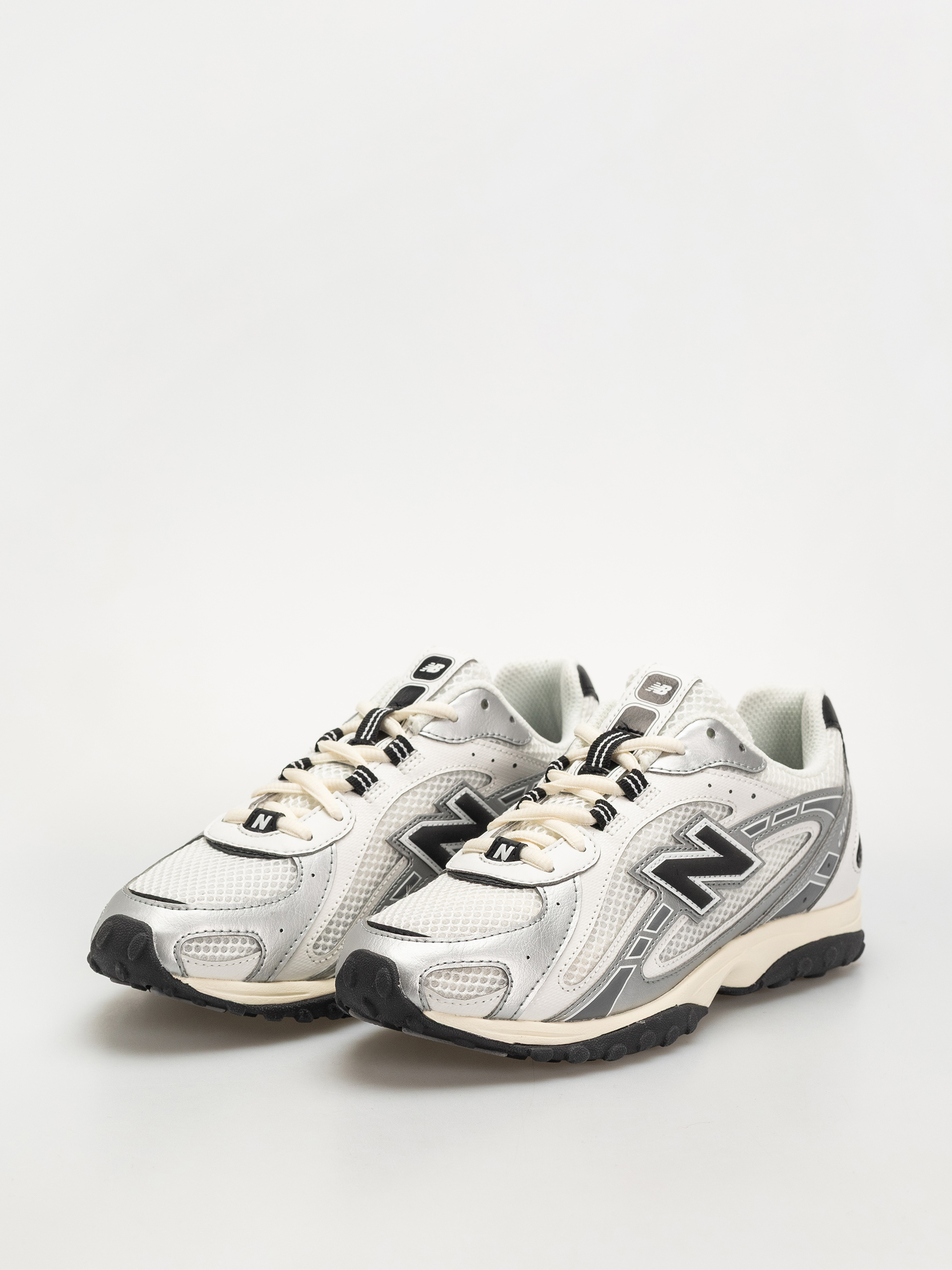 New Balance 204 Shoes (silver metallic/black swd)