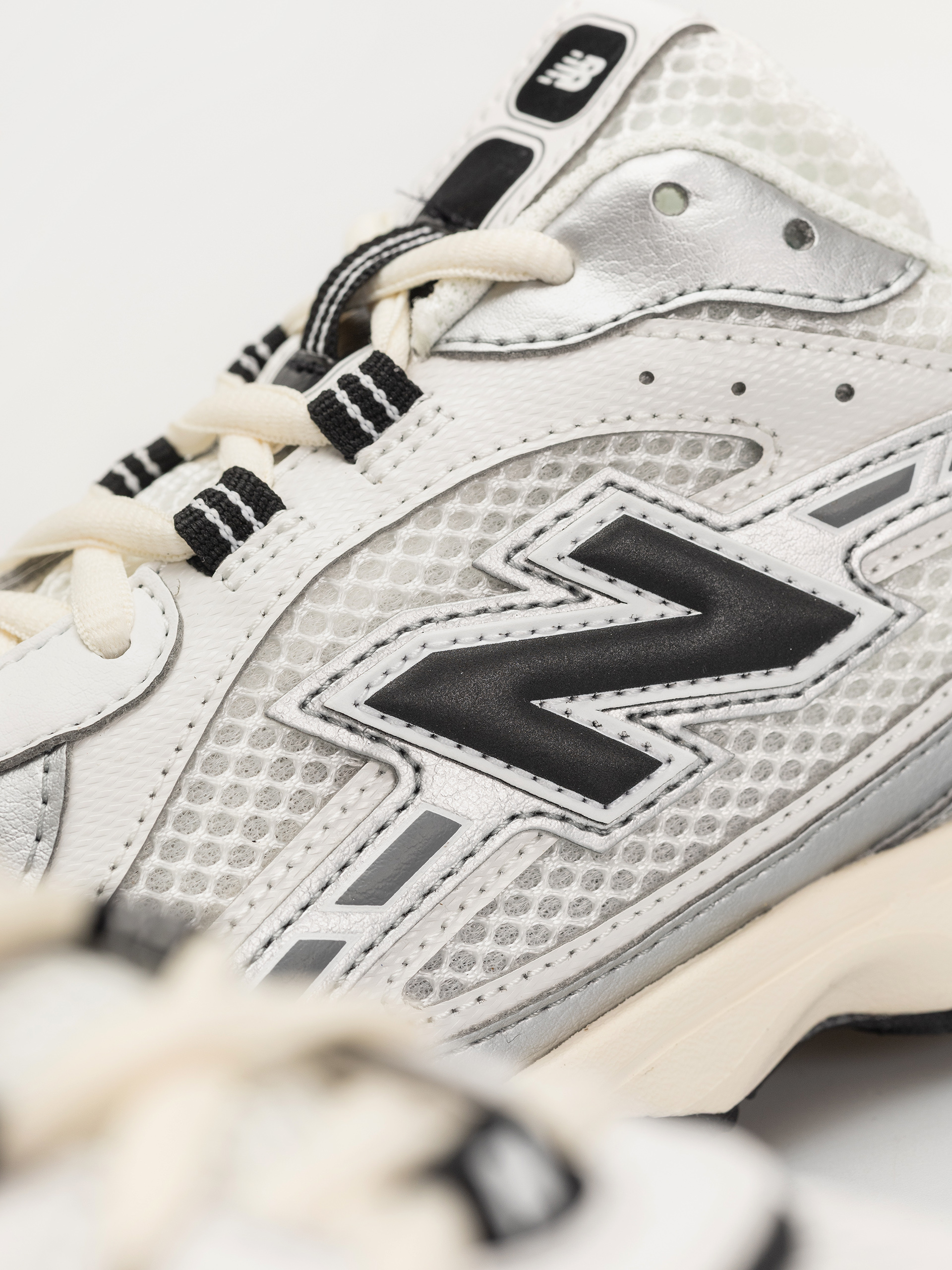New Balance 204 Schuhe (silver metallic/black swd)