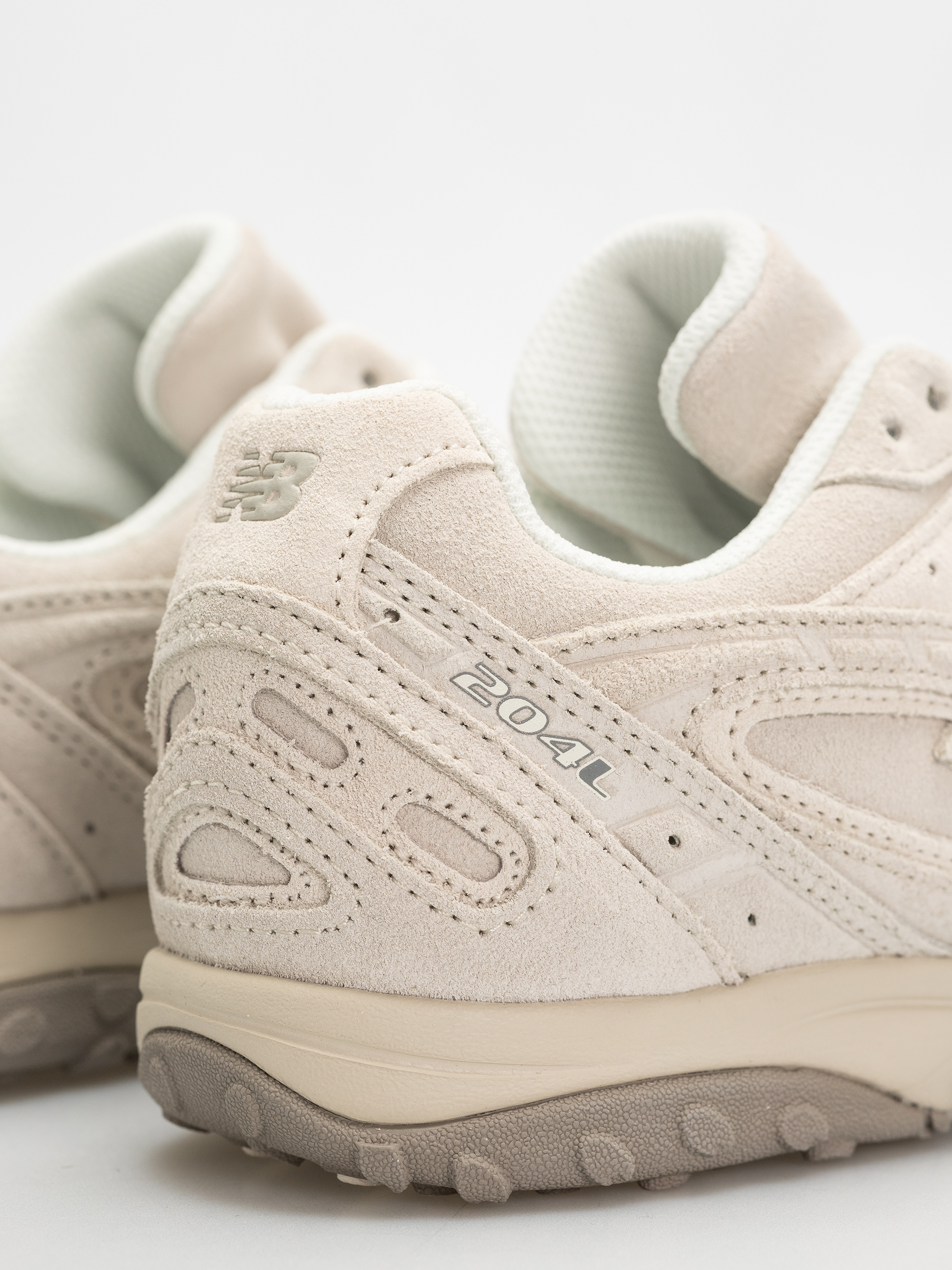 New Balance 204 Shoes (timberwolf/linen mmc)