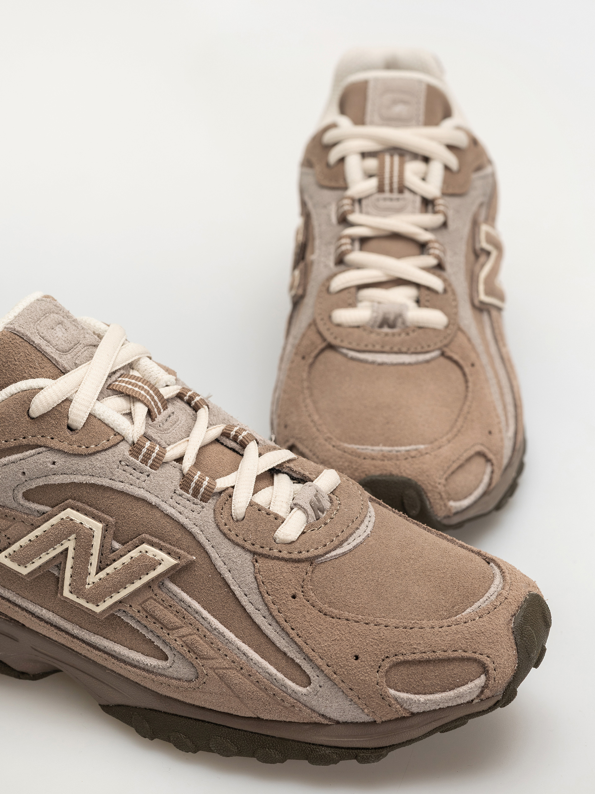 New Balance 204 Shoes (mushroom/arid stone mma)