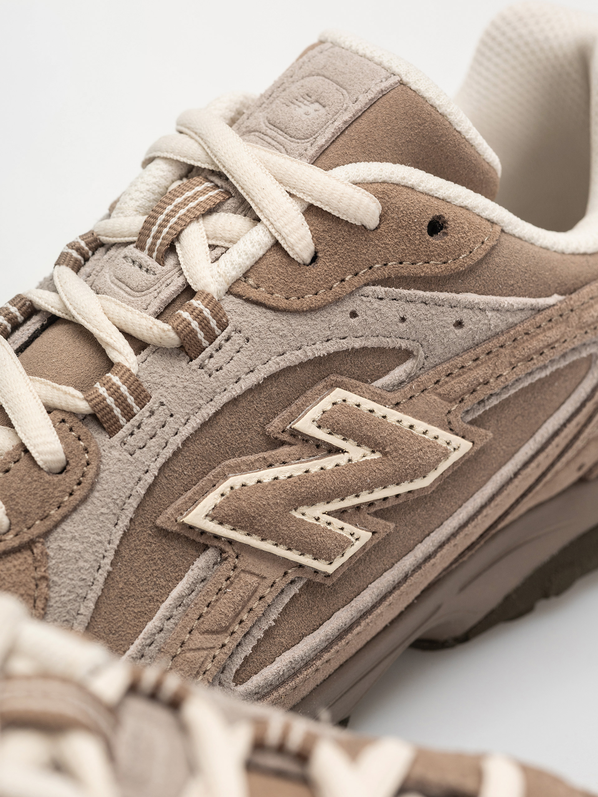 New Balance 204 Shoes - brown (mushroom/arid stone mma)