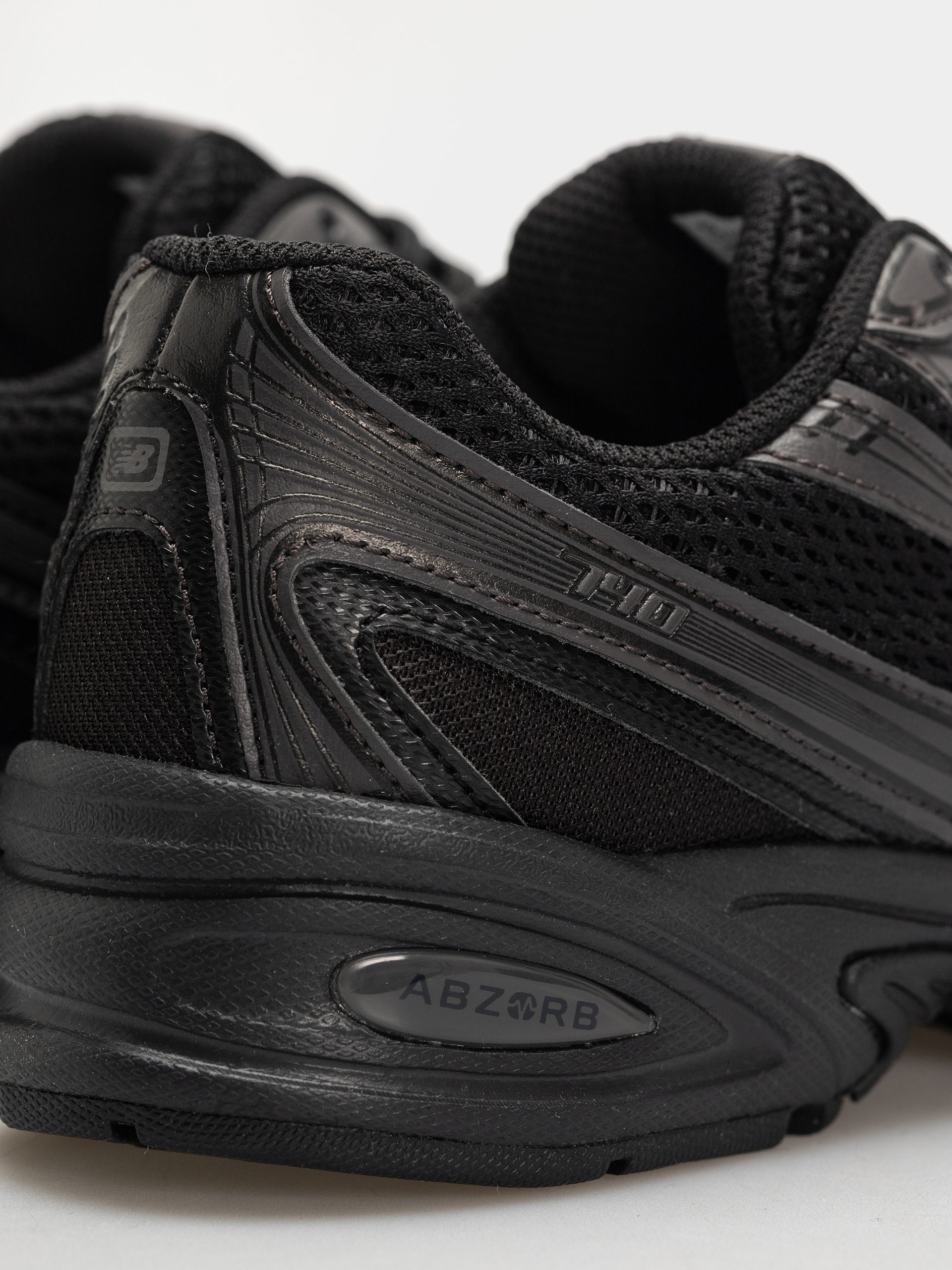 New Balance 740 Shoes (white/silver metallic/black nw2)