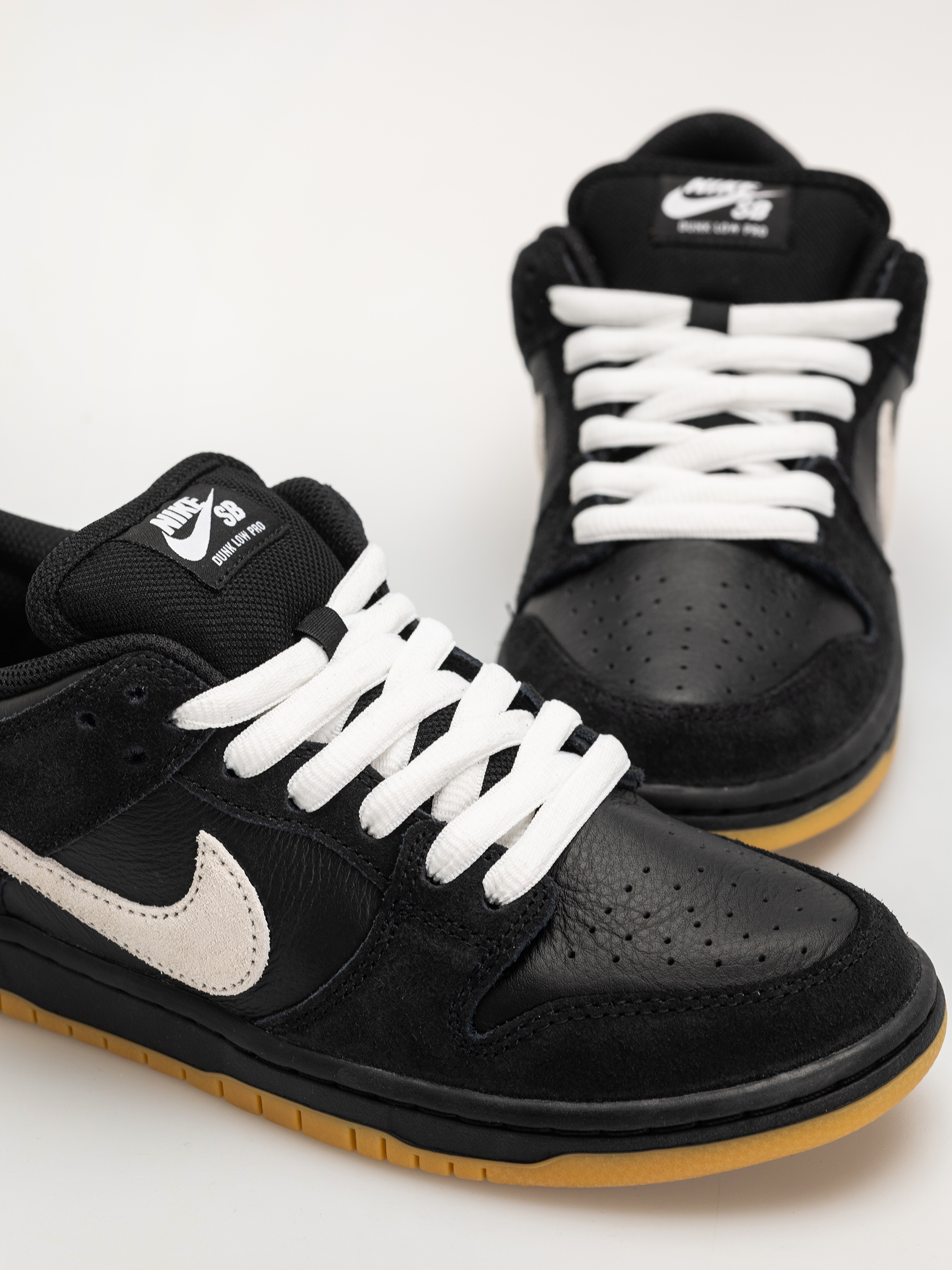 Nike SB Dunk Low Pro Schuhe (black/white black gum light brown)
