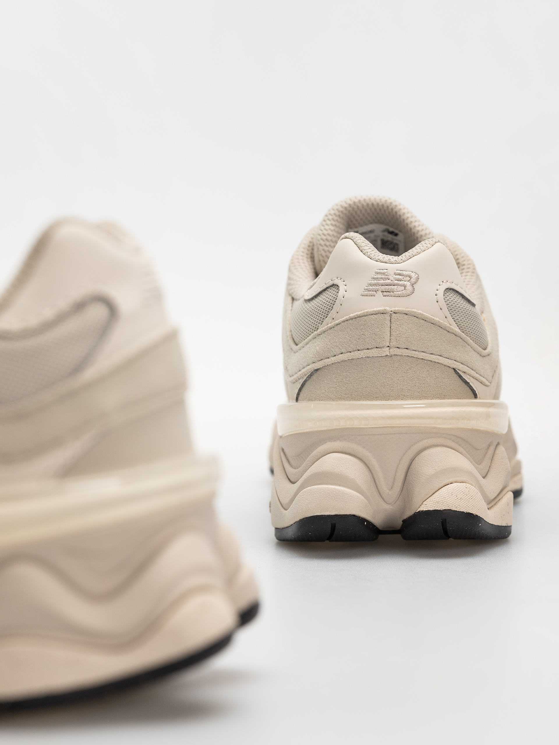 New Balance 9060 JR Shoes (shipyard/linen)