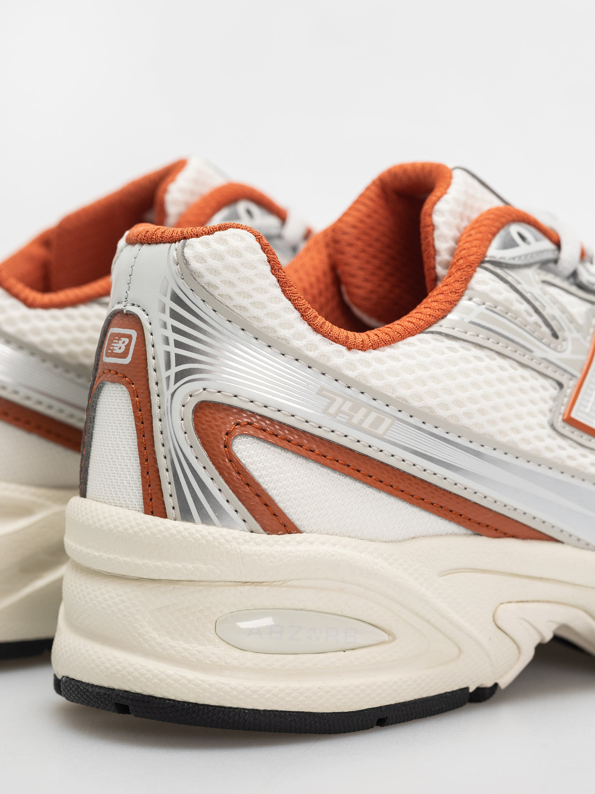 New Balance 740 JR Shoes (silver metallic/cinnamon)