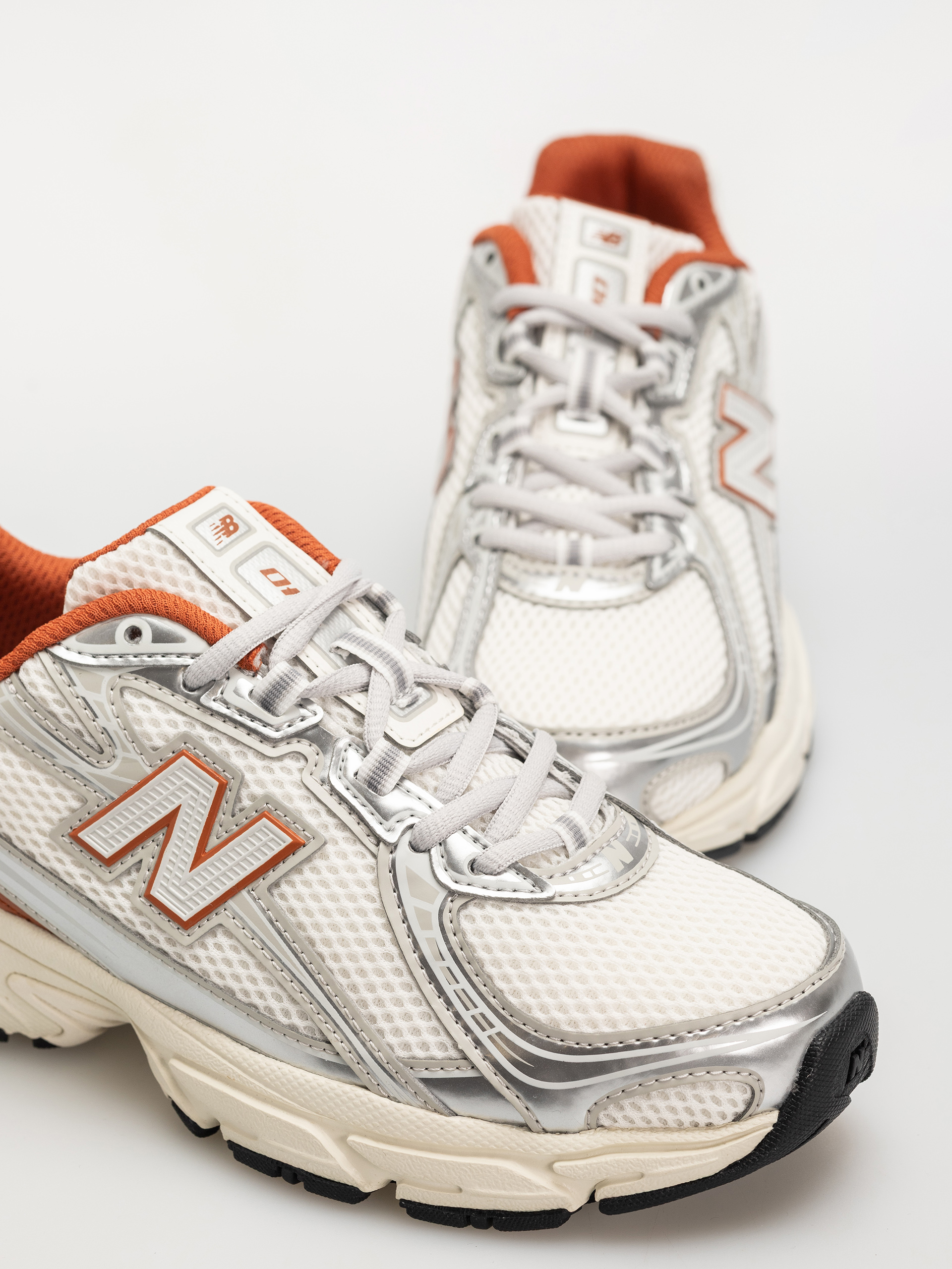 New Balance 740 JR Shoes (silver metallic/cinnamon)