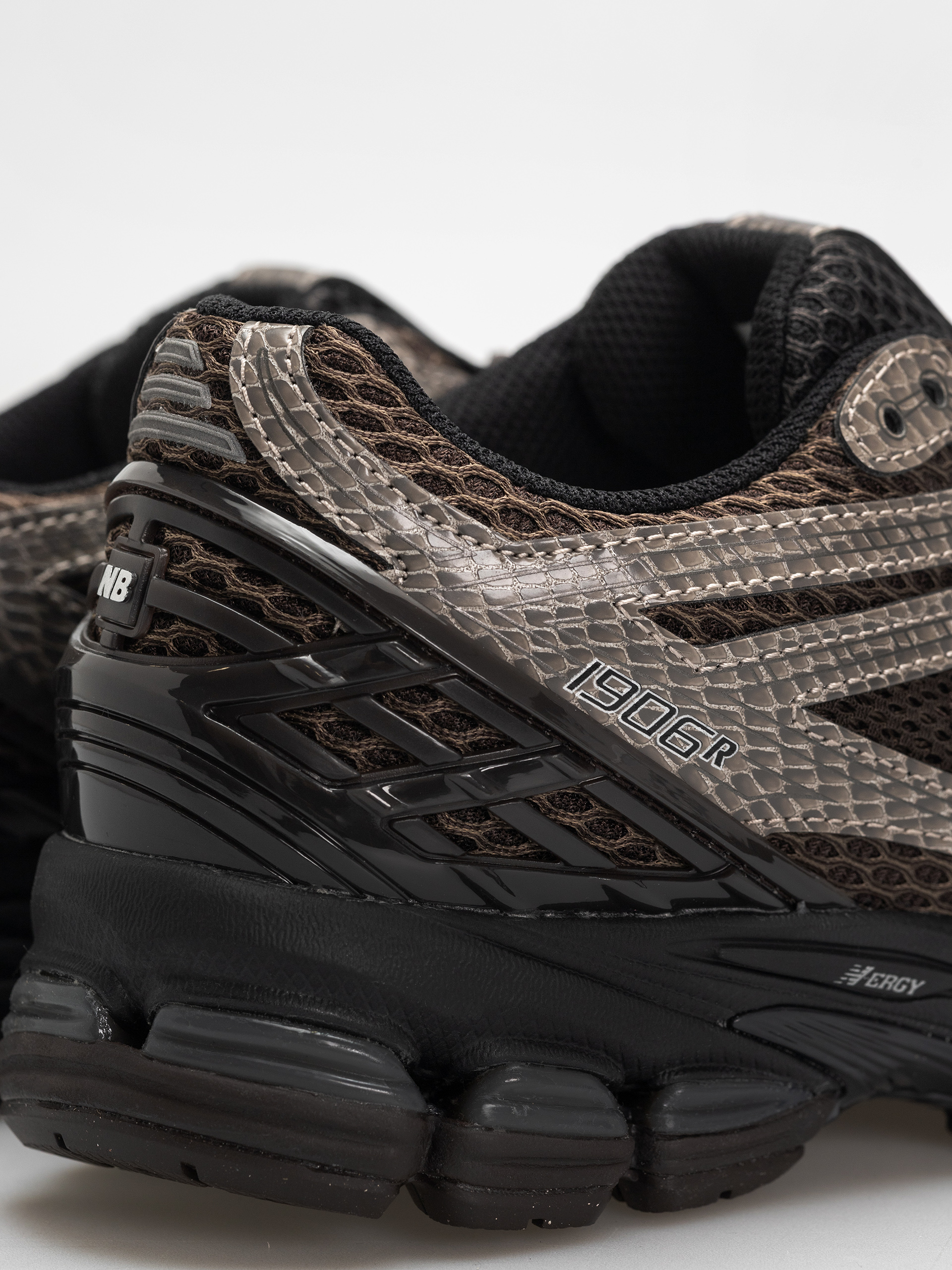 New Balance 1906 Shoes (thunder brown/black)