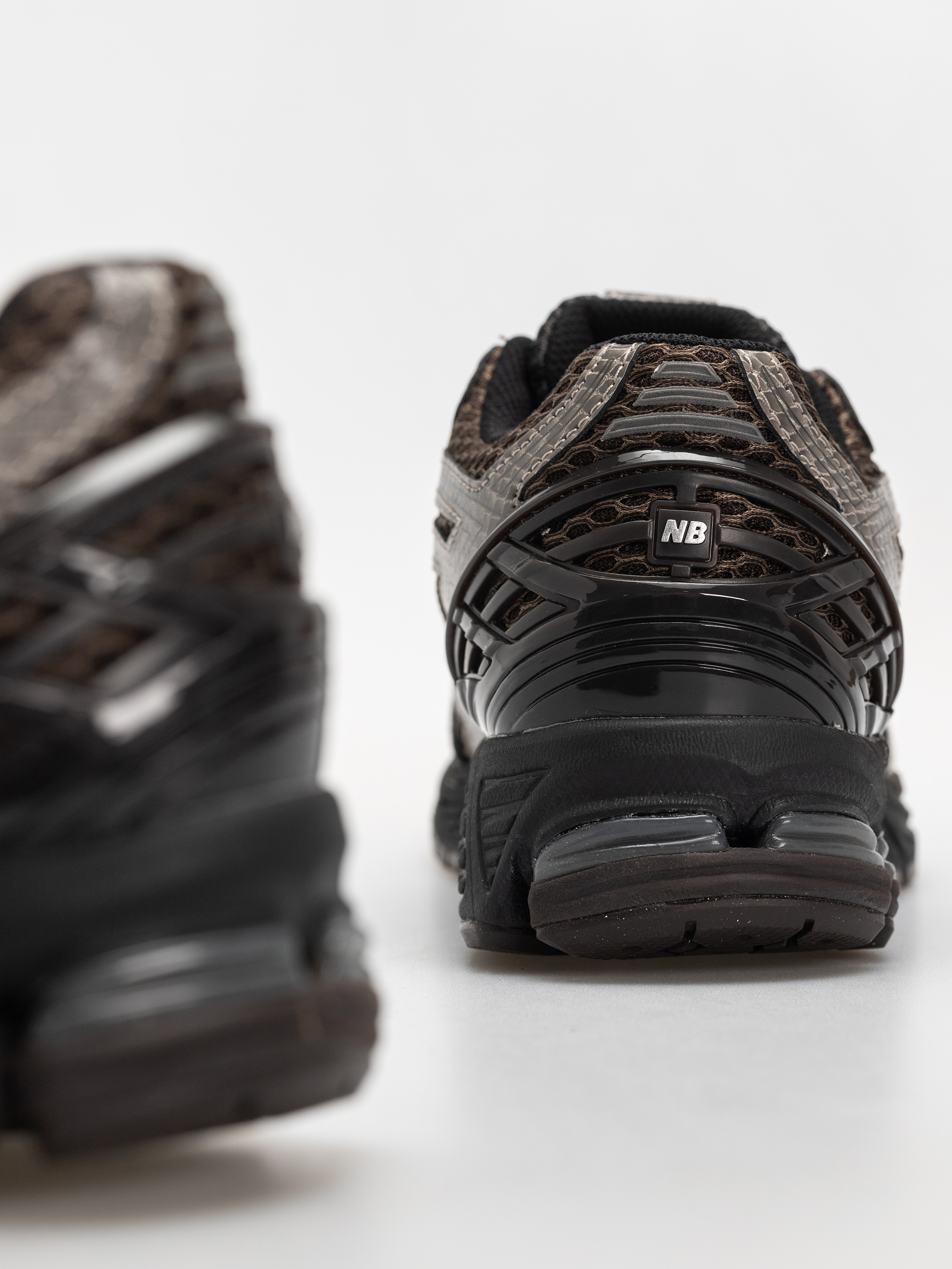 New Balance 1906 Shoes (thunder brown/black)