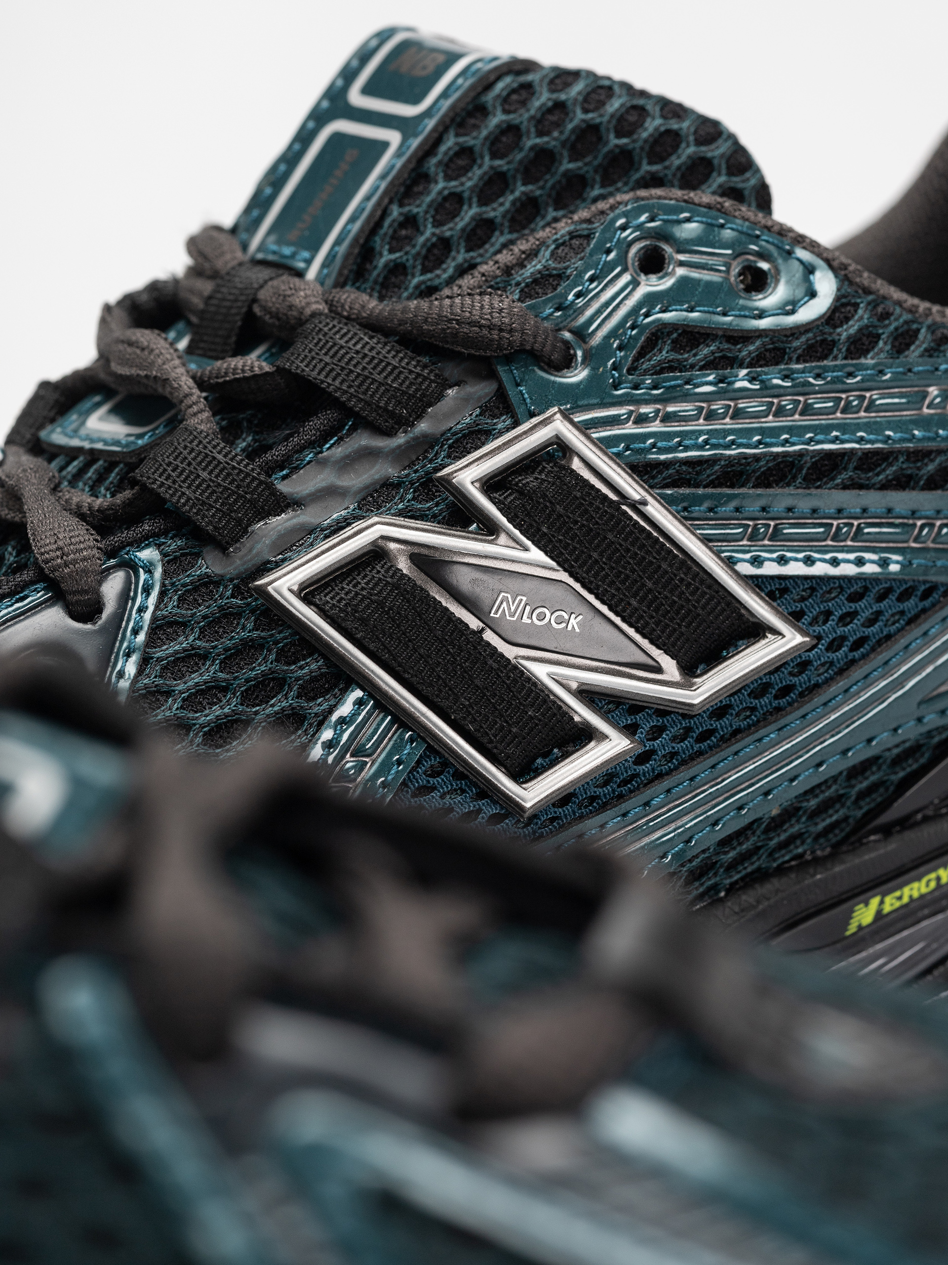 New Balance 1906 Shoes (medusa green/black)