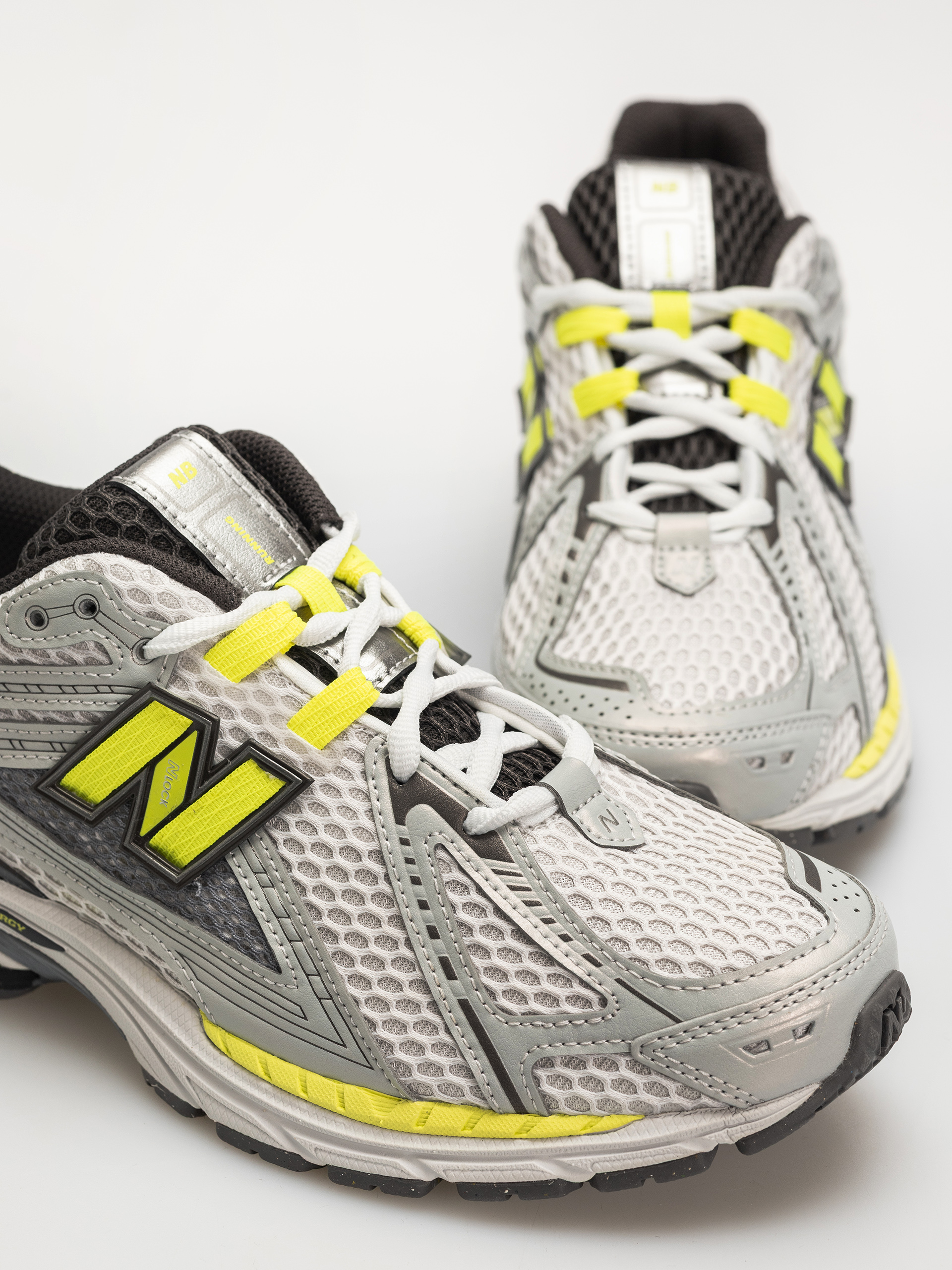 New Balance 1906 Shoes (light silver metallic/alkaline green)