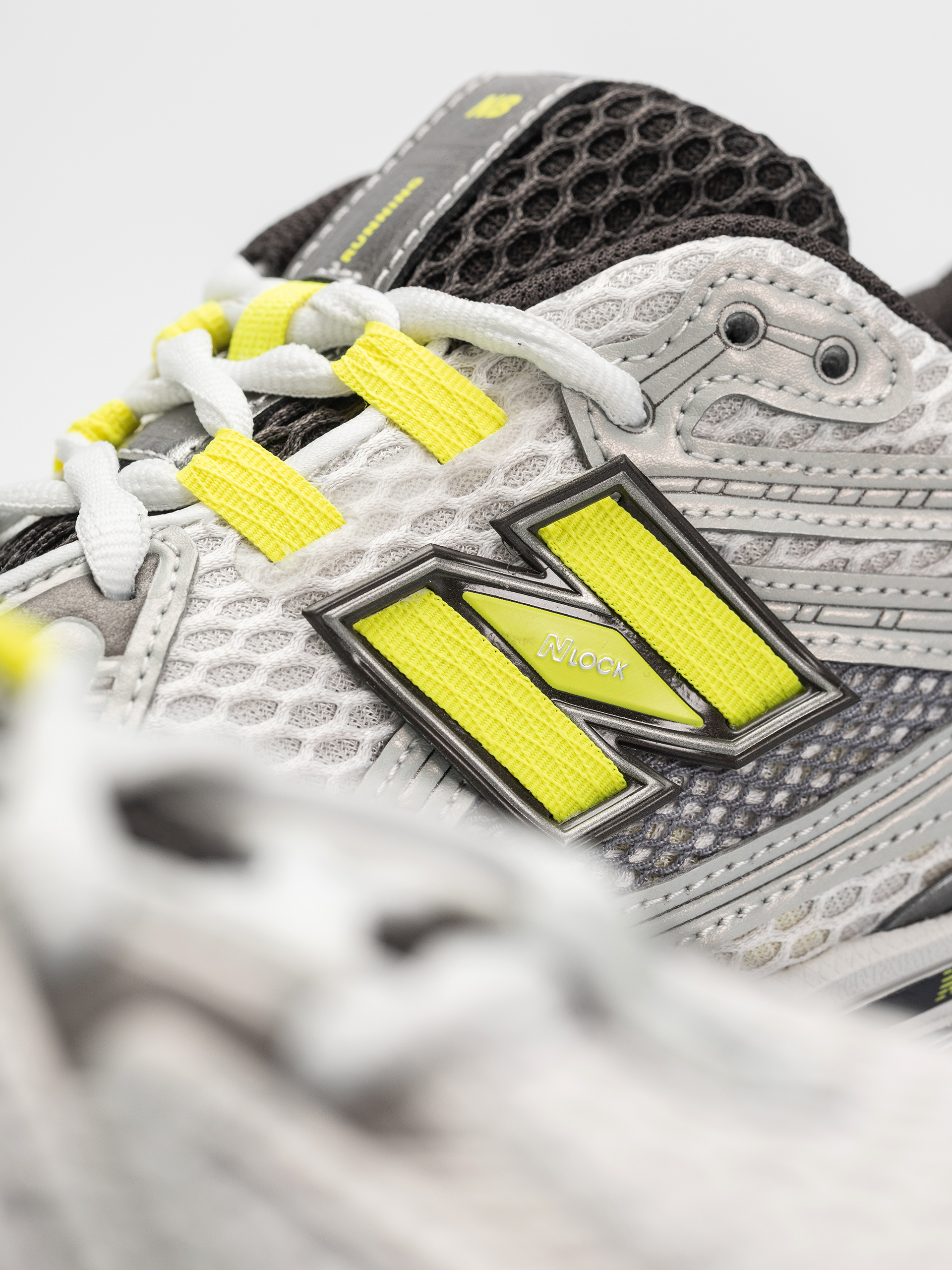 New Balance 1906 Shoes (light silver metallic/alkaline green)