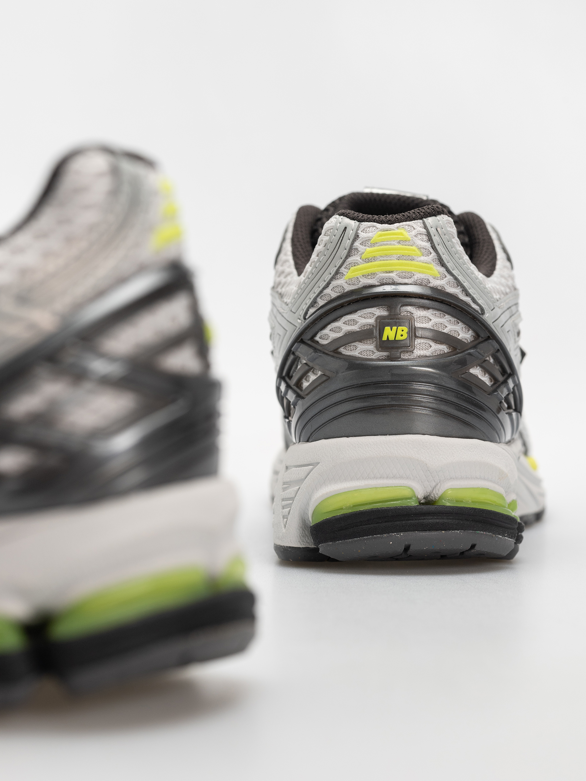 New Balance 1906 Schuhe (light silver metallic/alkaline green)