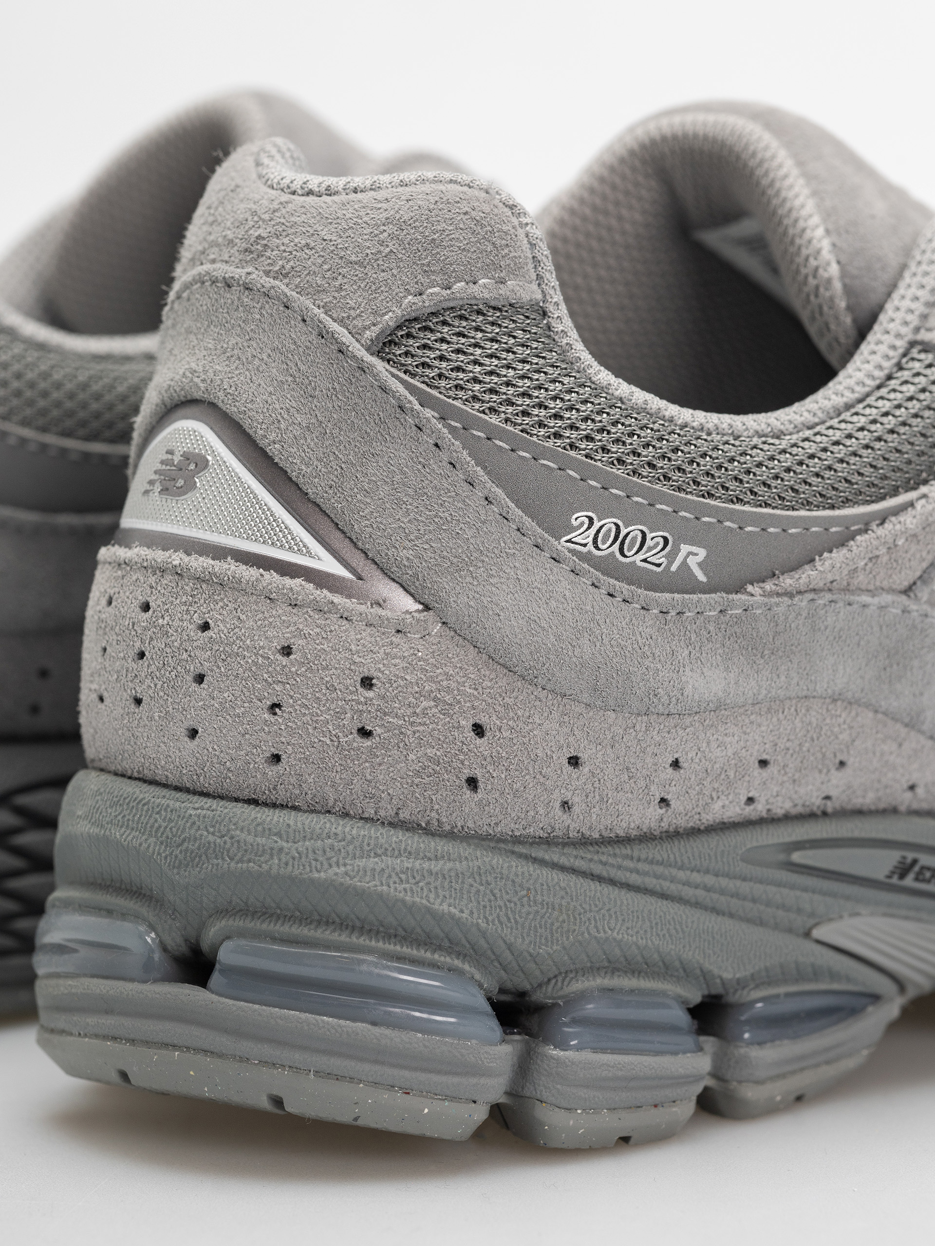 New Balance 2002 Shoes (slate grey/dark silver metallic)