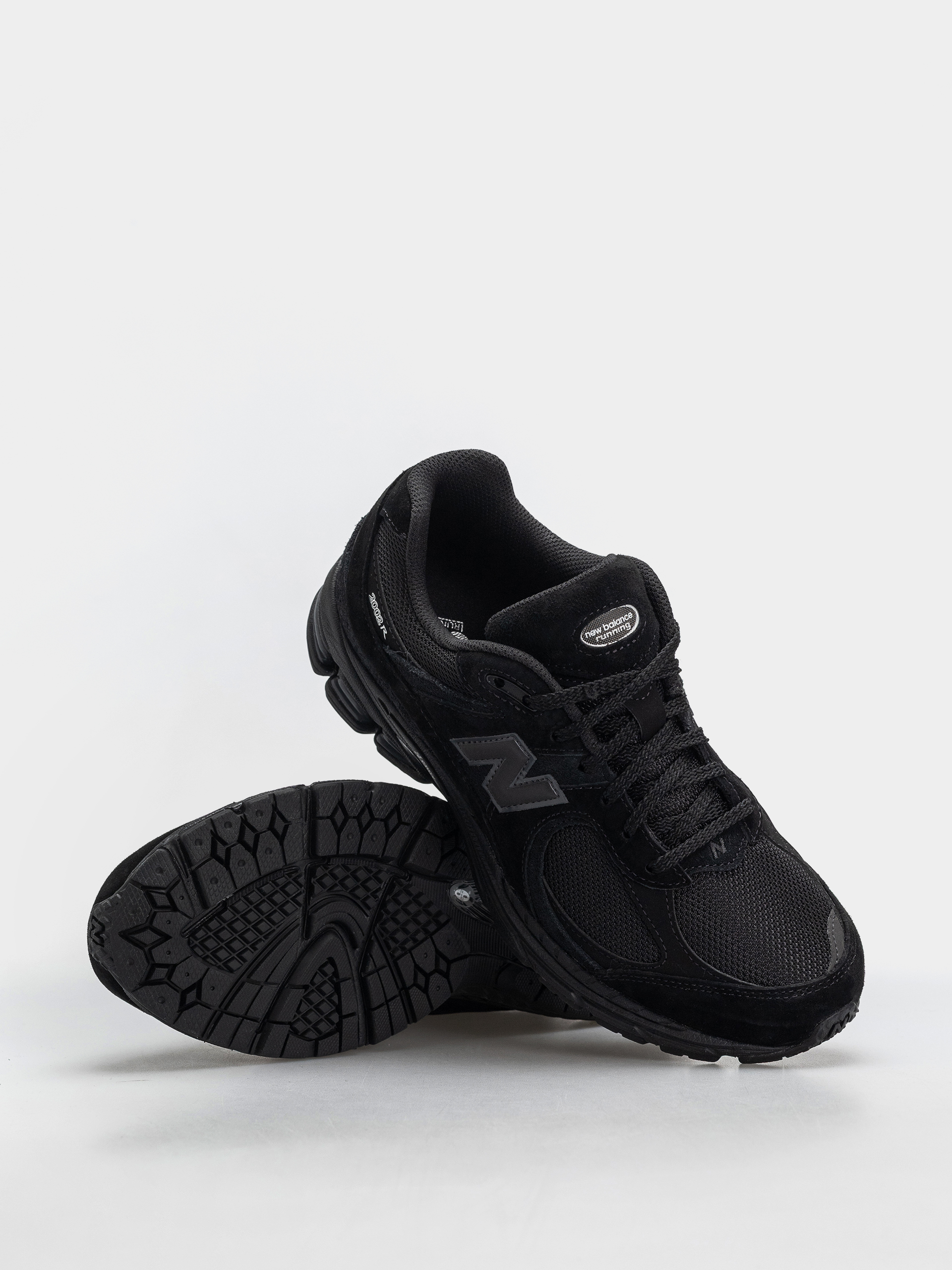New Balance 2002 Shoes (black/black metallic)