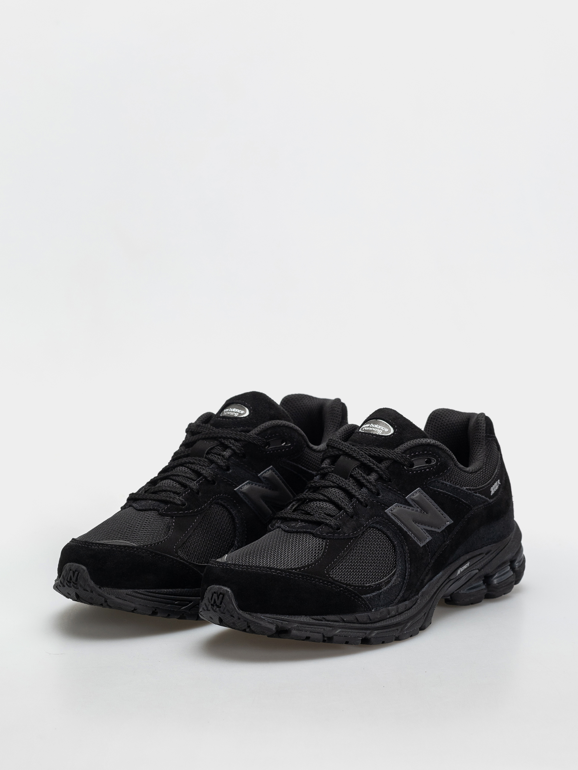 New Balance 2002 Shoes (black/black metallic)